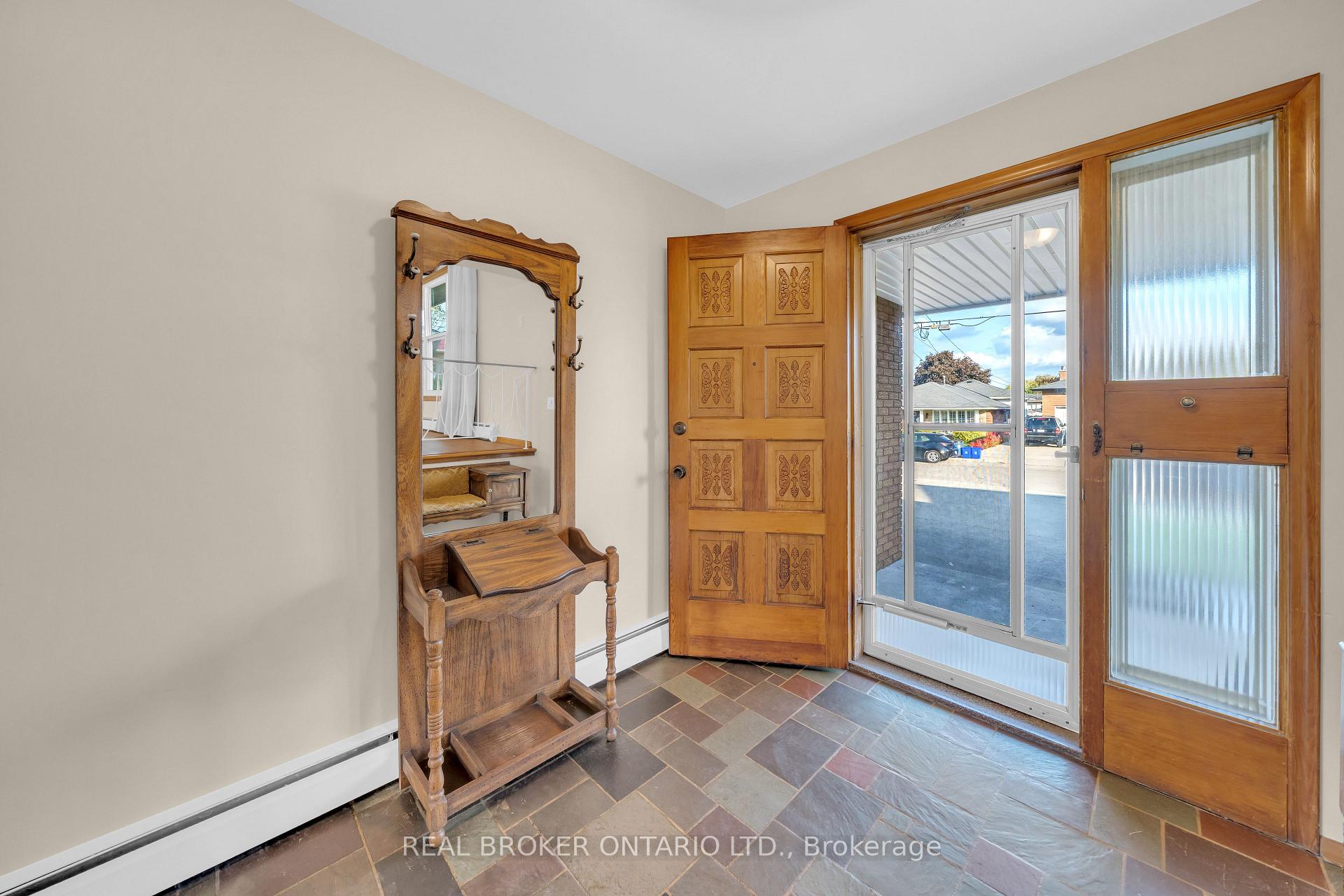 Photo 4 of 132 Greeningdon Drive, Hamilton, Greeningdon — HOMEH