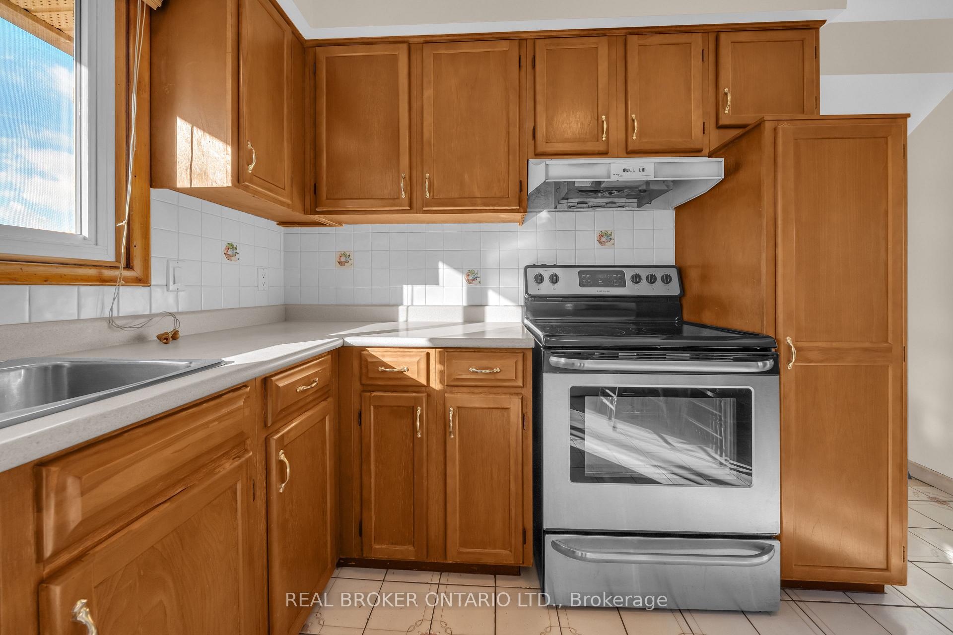 Photo 13 of 132 Greeningdon Drive, Hamilton, Greeningdon — HOMEH