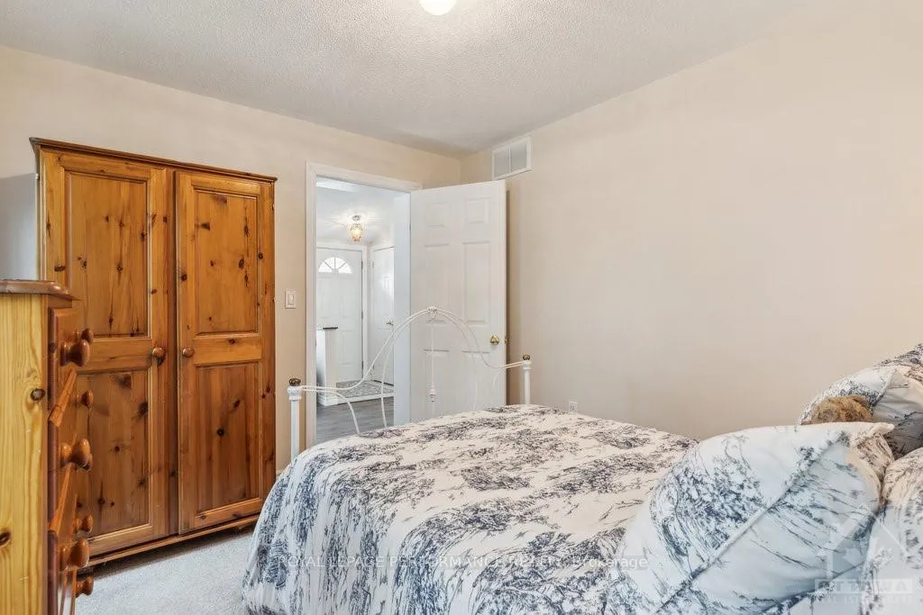 Photo 9 of 1012 Teena Colleen, Ottawa, Greely — HOMEH