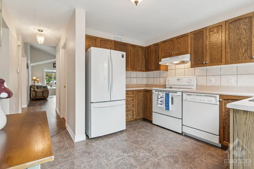 Photo 11 of 1012 Teena Colleen, Ottawa, Greely — HOMEH