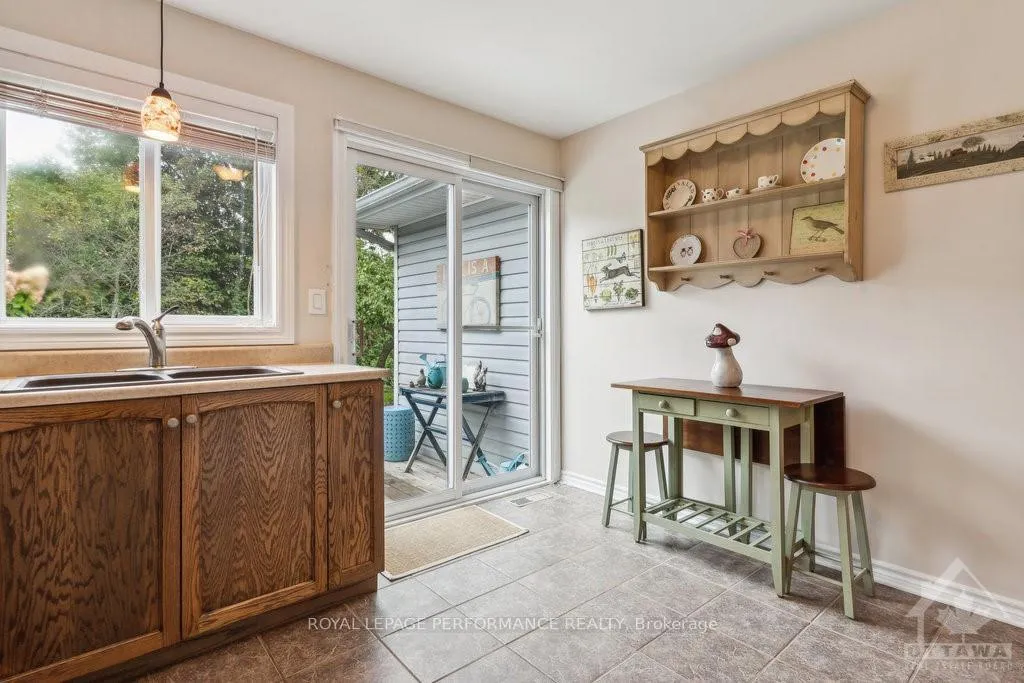 Photo 12 of 1012 Teena Colleen, Ottawa, Greely — HOMEH