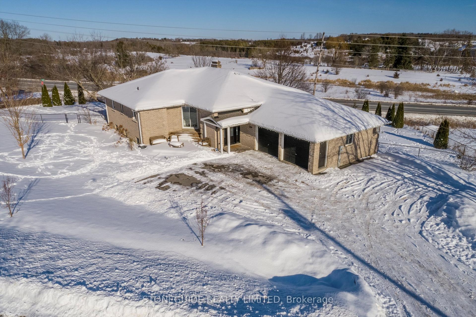 Photo 2 of 2559 Thornbury Drive, Peterborough, Ashburnham Ward 4 — HOMEH