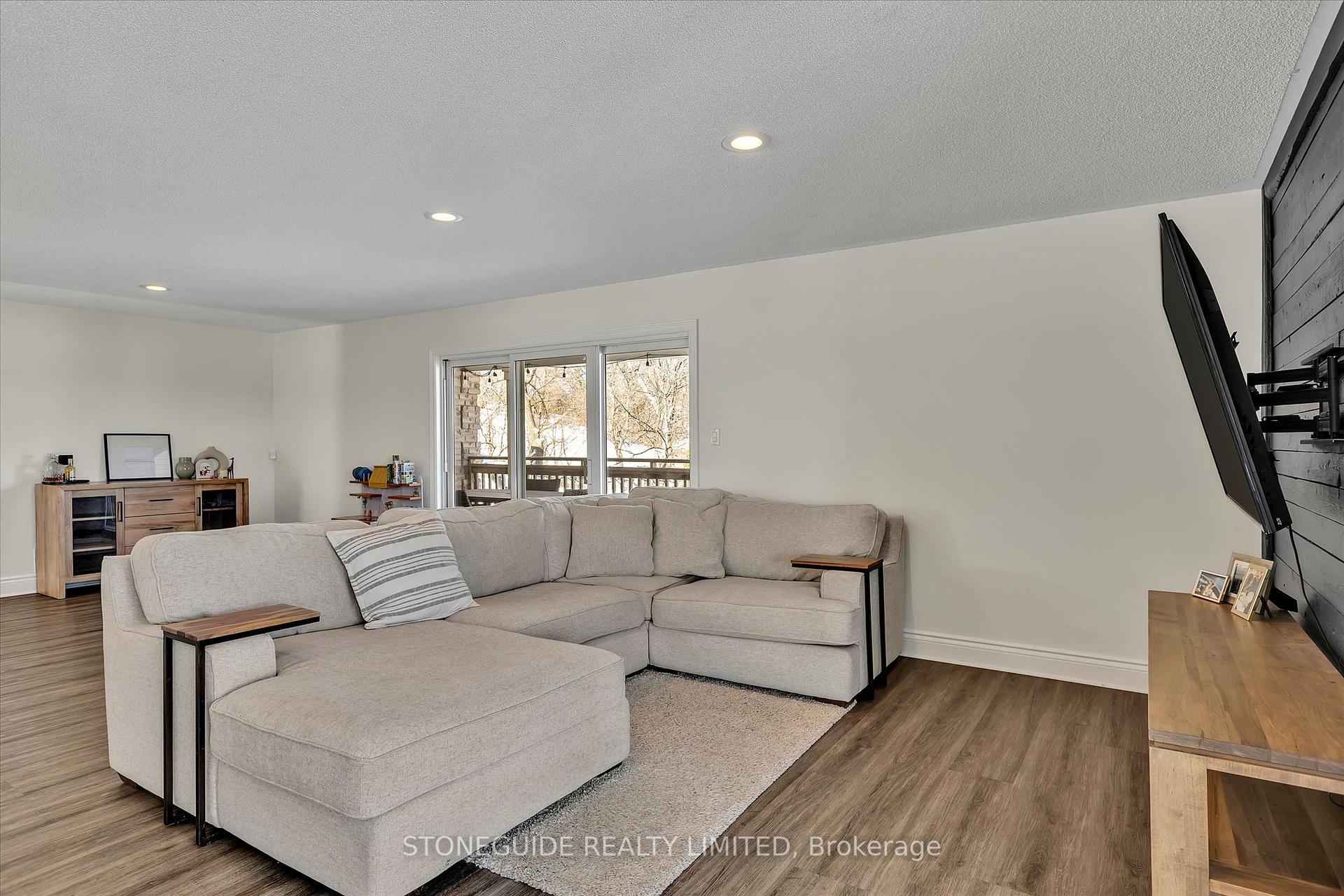 Photo 6 of 2559 Thornbury Drive, Peterborough, Ashburnham Ward 4 — HOMEH
