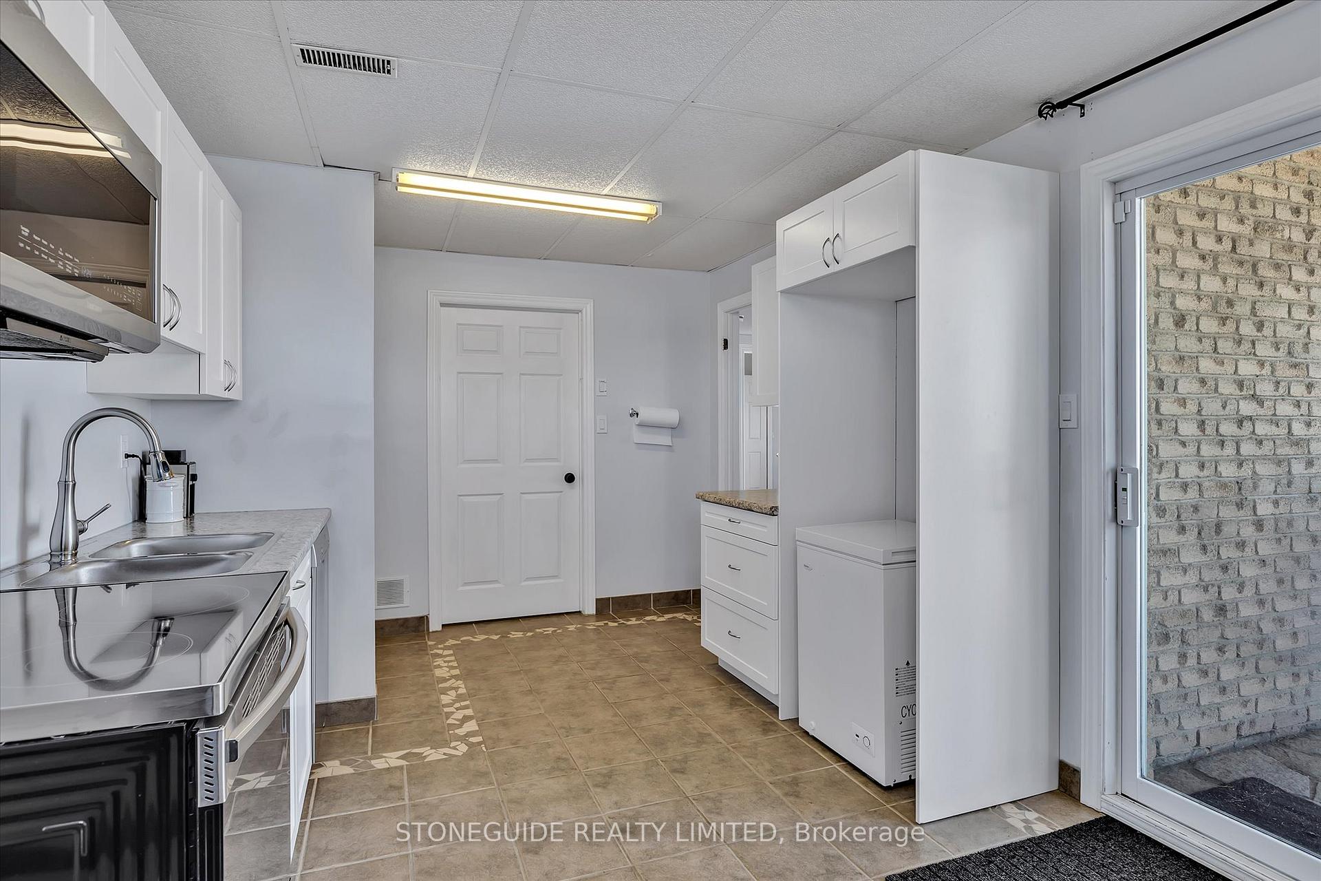 Photo 25 of 2559 Thornbury Drive, Peterborough, Ashburnham Ward 4 — HOMEH