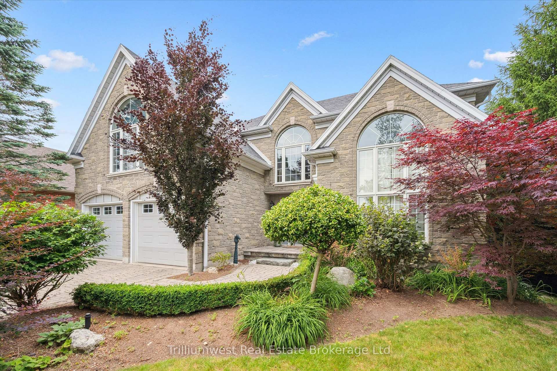 Photo 4 of 46 Robin Road, Guelph, Kortright East — HOMEH