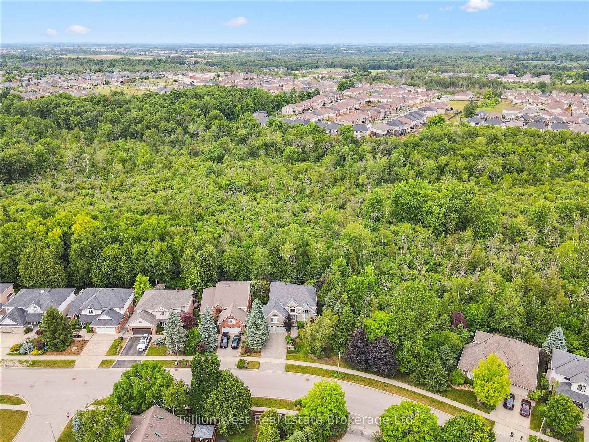 Photo 5 of 46 Robin Road, Guelph, Kortright East — HOMEH