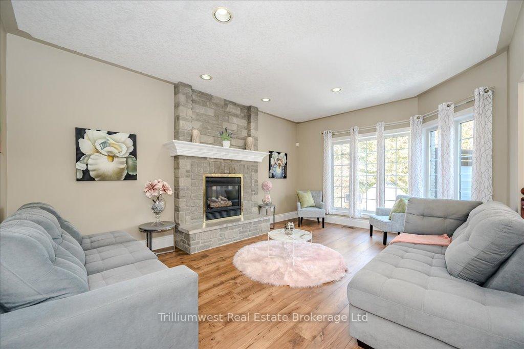 Photo 11 of 46 Robin Road, Guelph, Kortright East — HOMEH