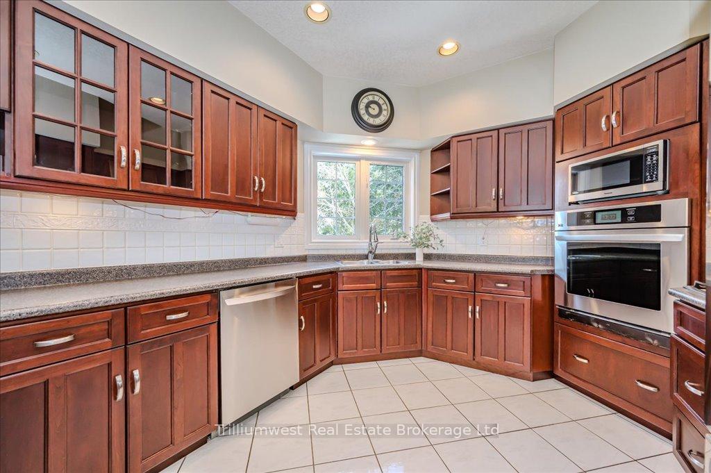 Photo 14 of 46 Robin Road, Guelph, Kortright East — HOMEH