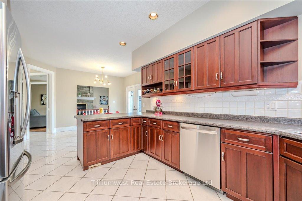 Photo 15 of 46 Robin Road, Guelph, Kortright East — HOMEH
