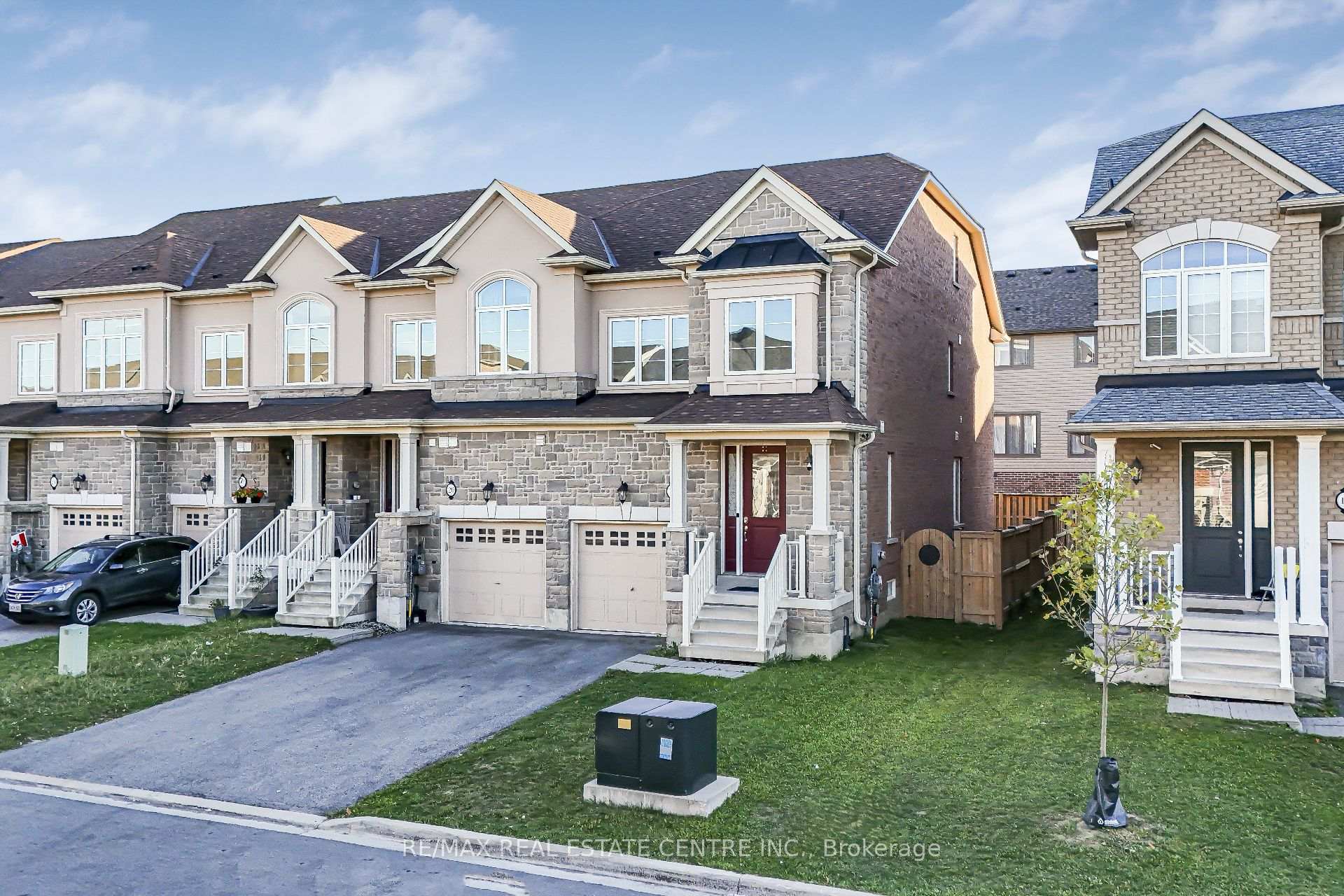 Photo 2 of 18 Talence Drive, Hamilton, Stoney Creek Mountain — HOMEH