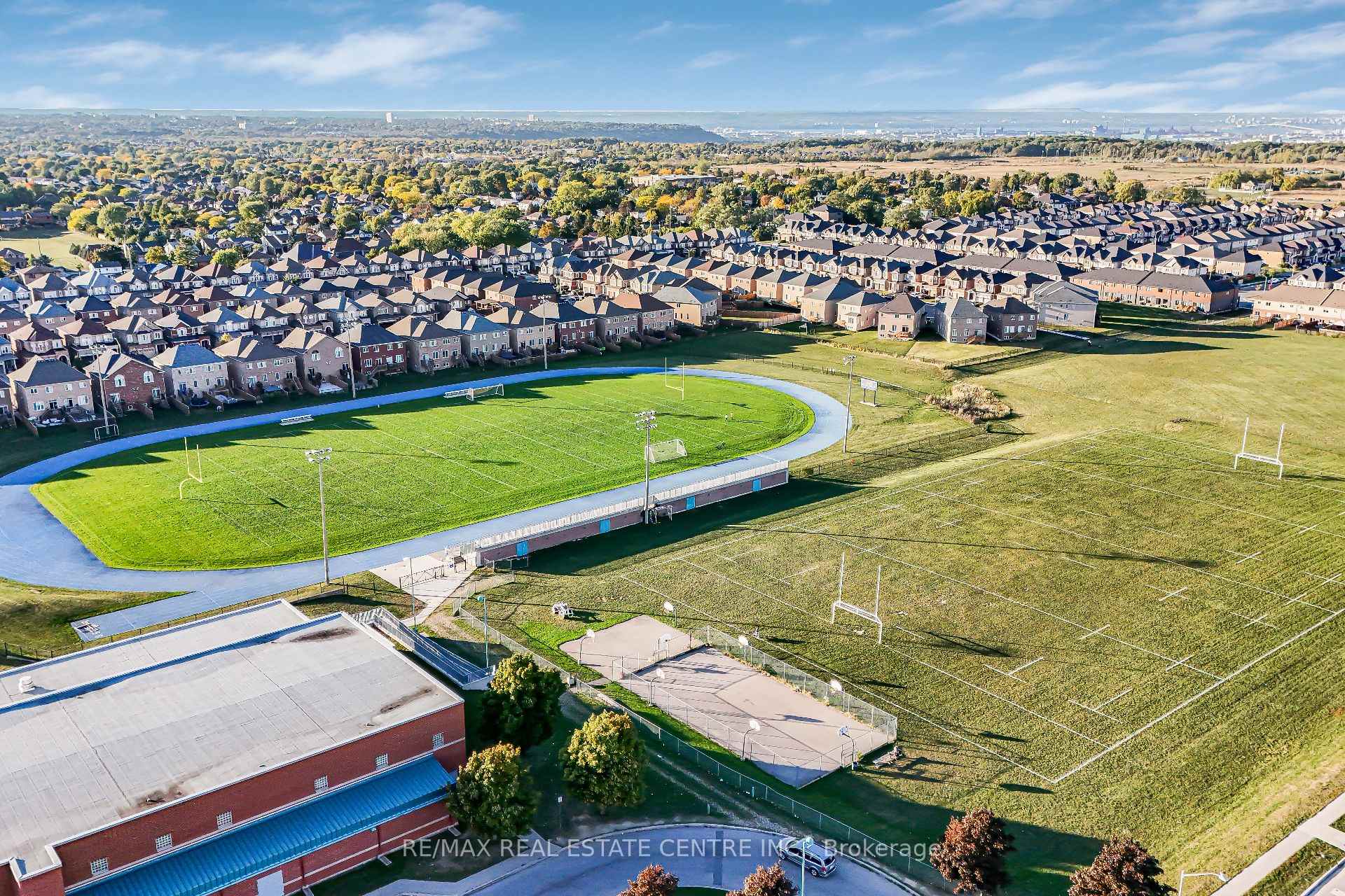 Photo 11 of 18 Talence Drive, Hamilton, Stoney Creek Mountain — HOMEH