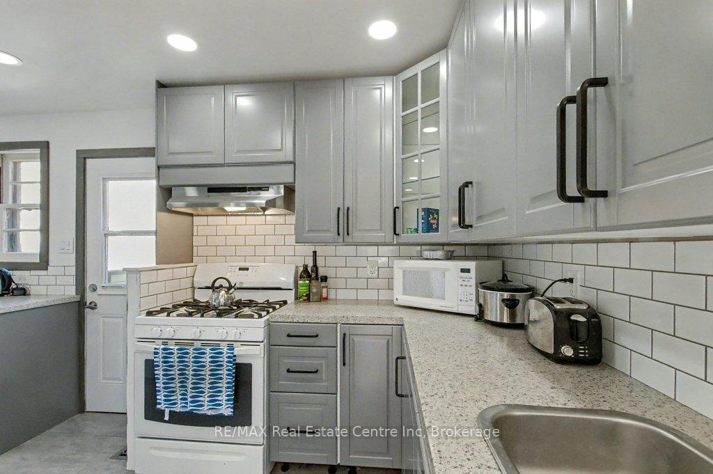 Photo 5 of 11 Riverview Drive, Guelph, Riverside Park — HOMEH
