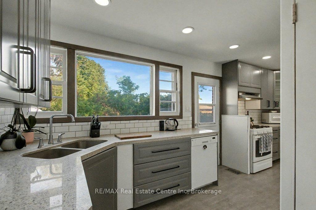 Photo 7 of 11 Riverview Drive, Guelph, Riverside Park — HOMEH
