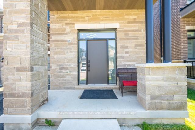 Photo 3 of 612 Leatherleaf Landing, Milton, Cobban — HOMEH