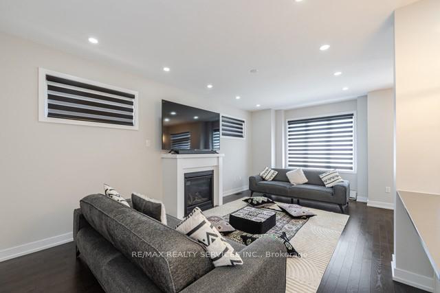 Photo 8 of 612 Leatherleaf Landing, Milton, Cobban — HOMEH