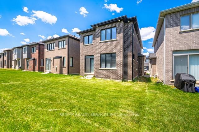 Photo 32 of 612 Leatherleaf Landing, Milton, Cobban — HOMEH