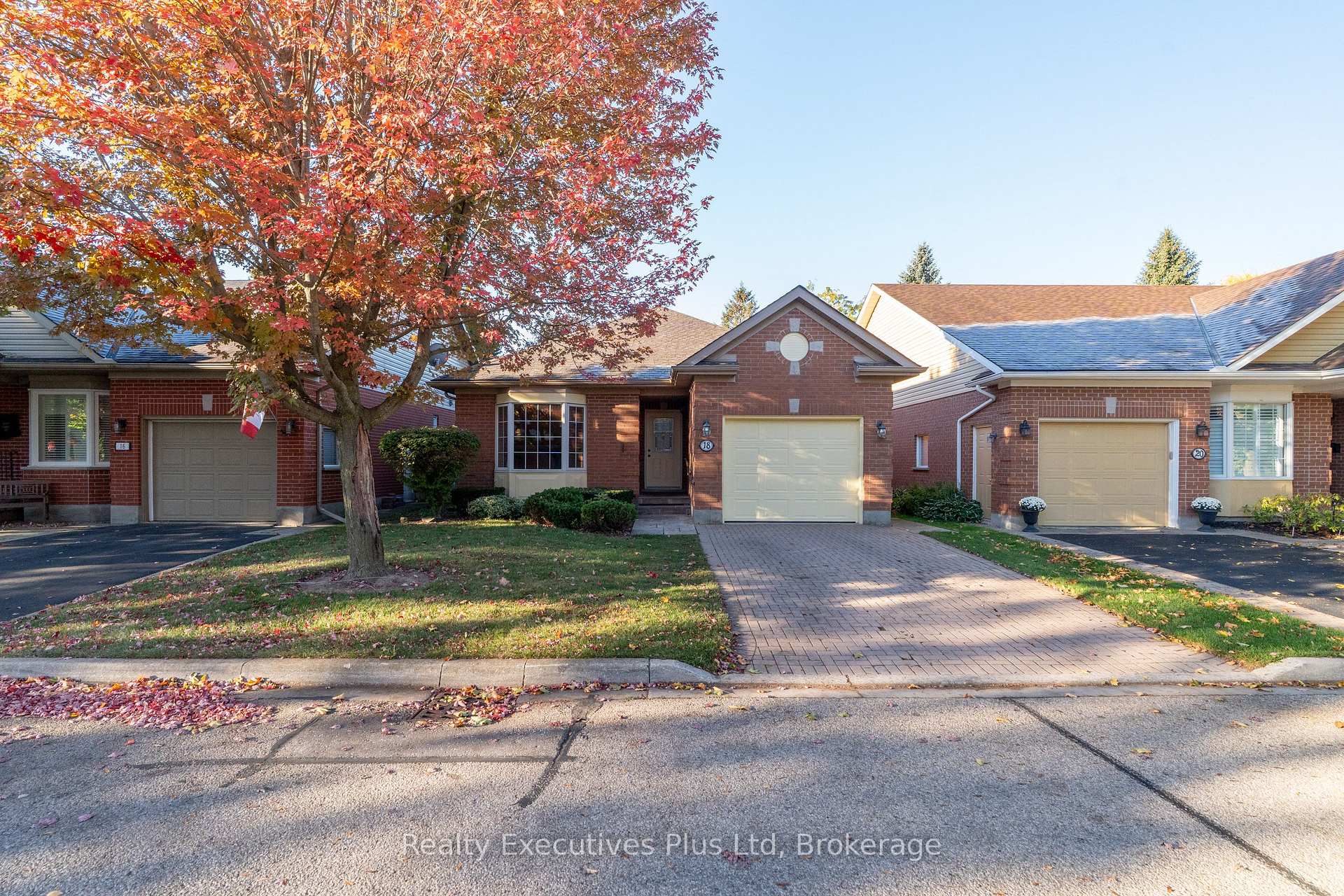Photo 2 of 18 Sprucehaven Court, Guelph, Village By The Arboretum — HOMEH