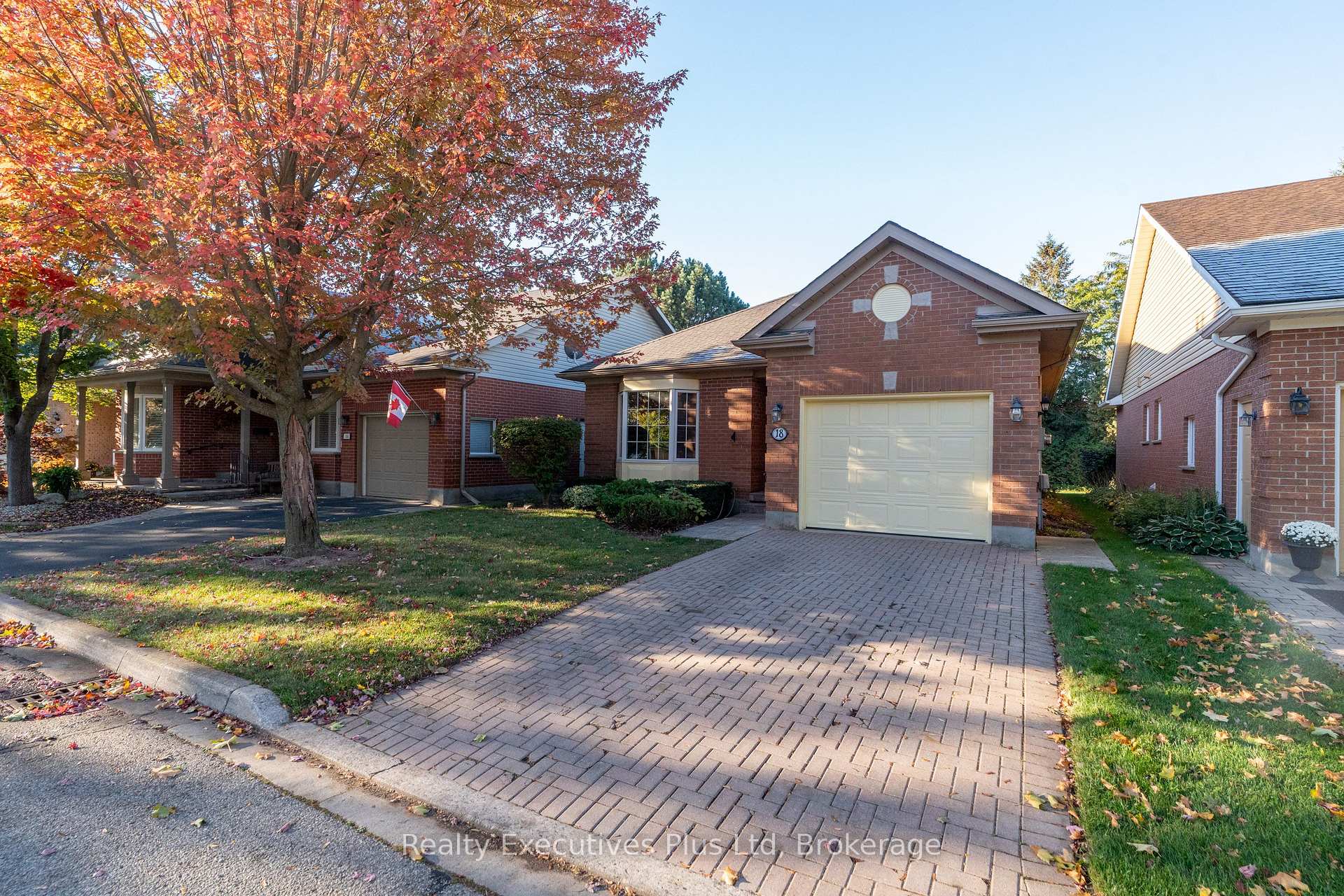 Photo 3 of 18 Sprucehaven Court, Guelph, Village By The Arboretum — HOMEH