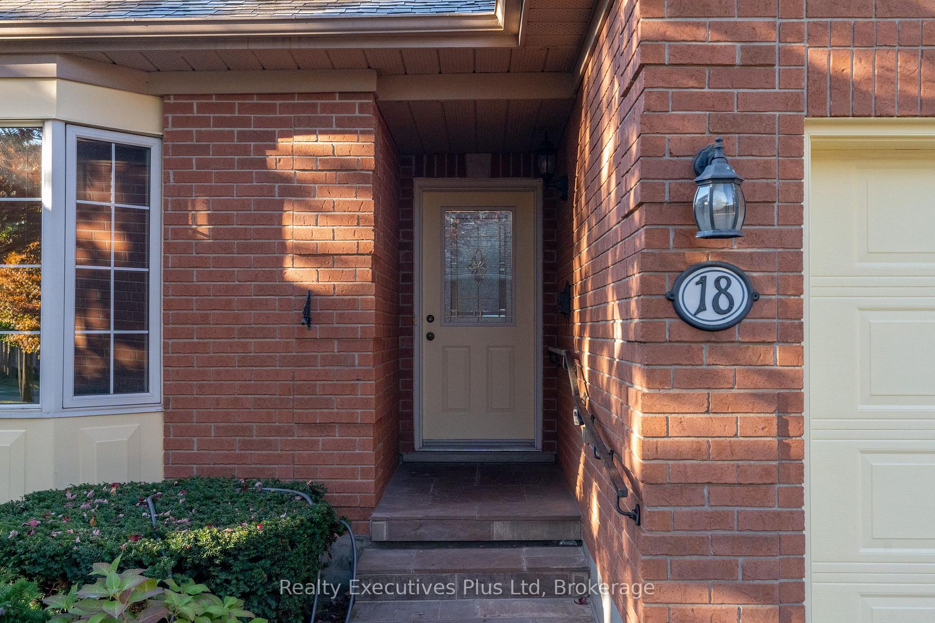 Photo 6 of 18 Sprucehaven Court, Guelph, Village By The Arboretum — HOMEH