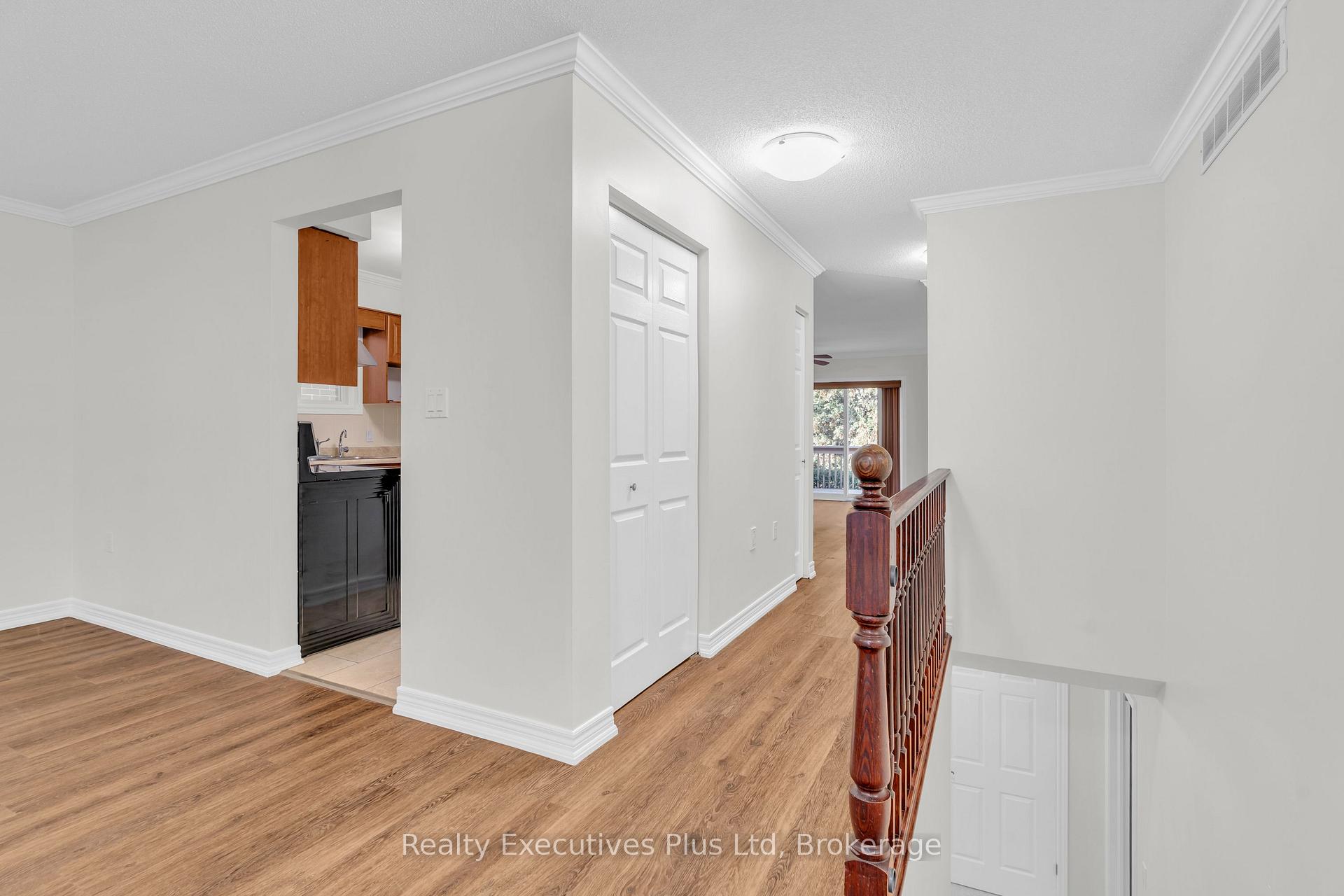Photo 10 of 18 Sprucehaven Court, Guelph, Village By The Arboretum — HOMEH
