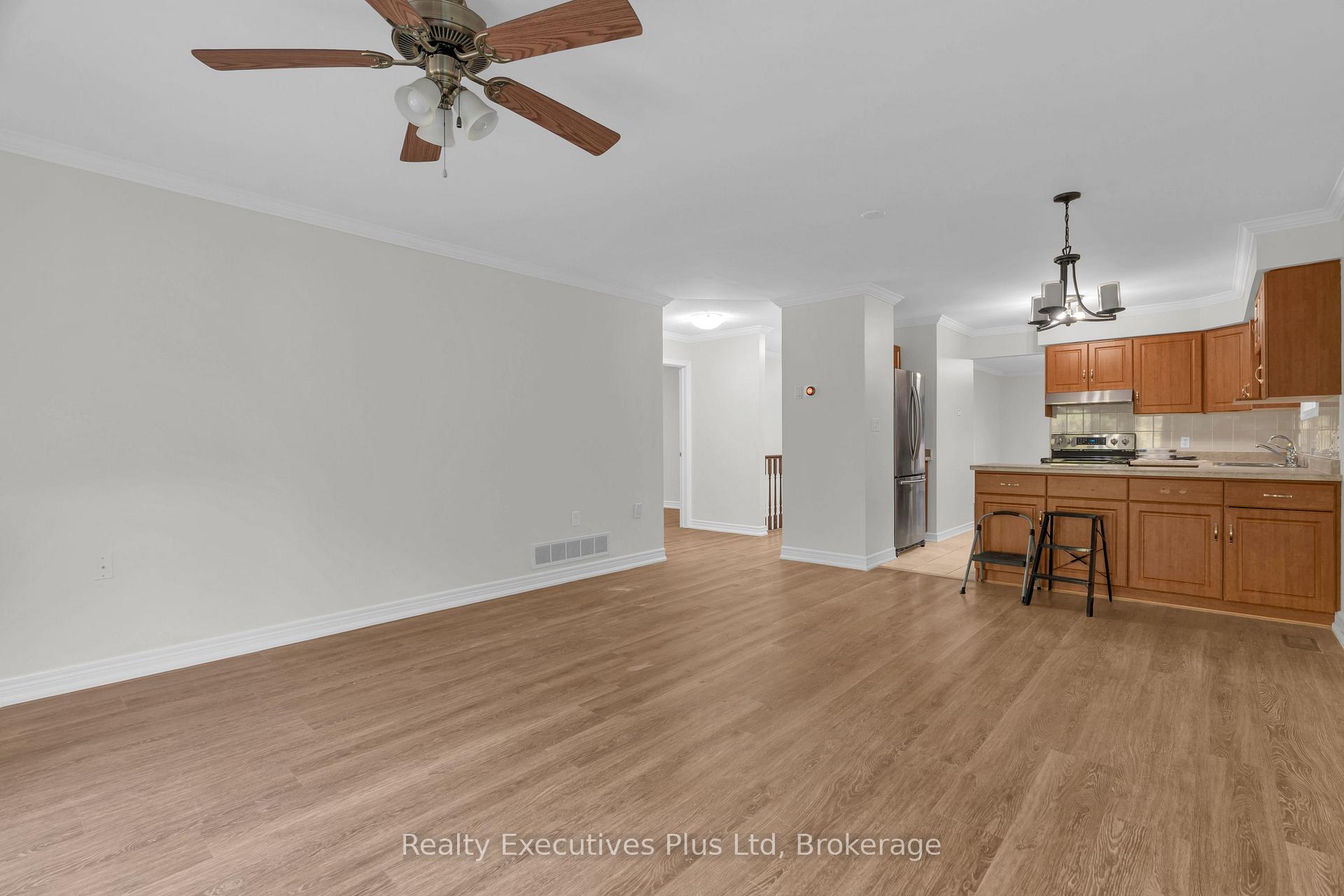Photo 14 of 18 Sprucehaven Court, Guelph, Village By The Arboretum — HOMEH