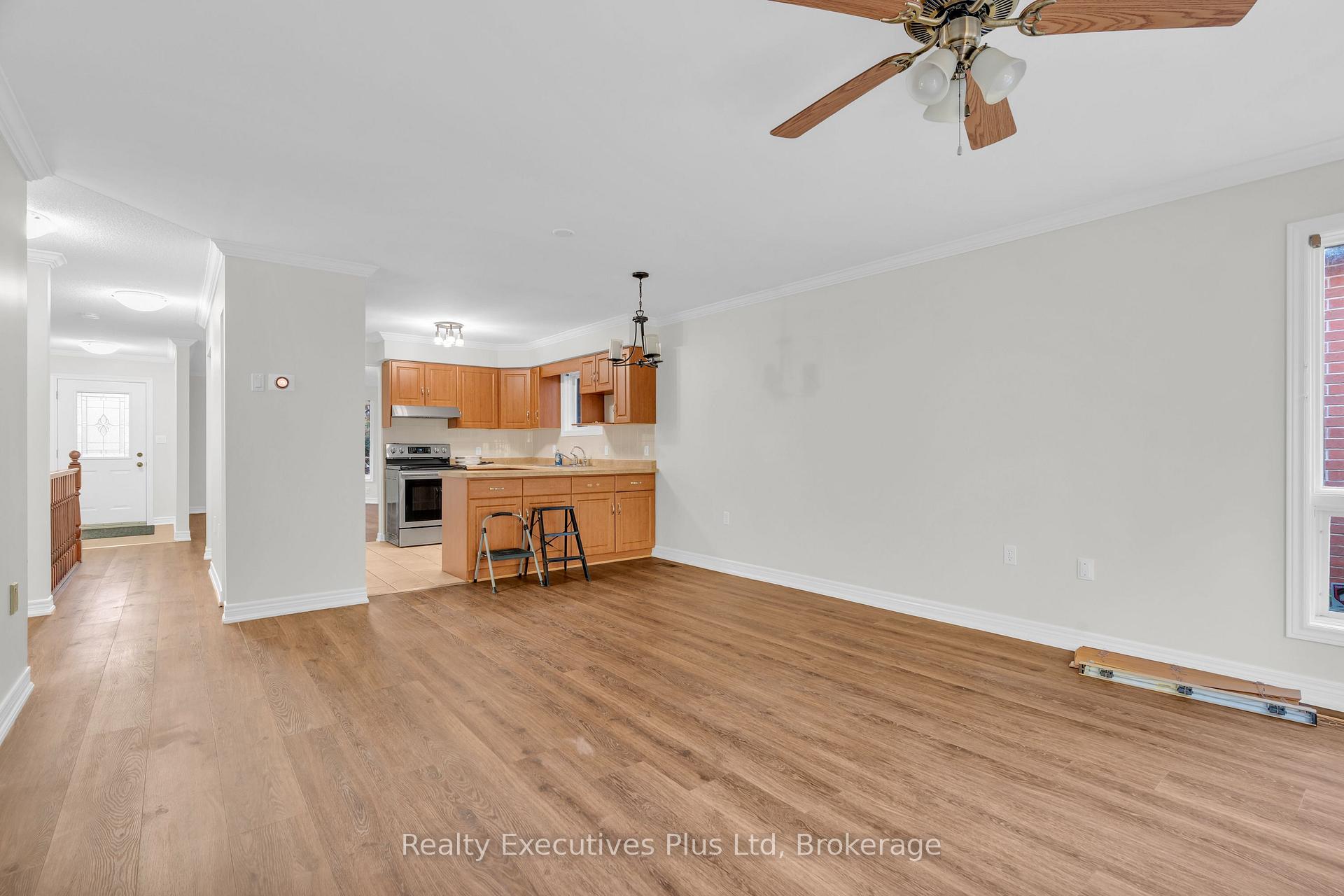 Photo 15 of 18 Sprucehaven Court, Guelph, Village By The Arboretum — HOMEH