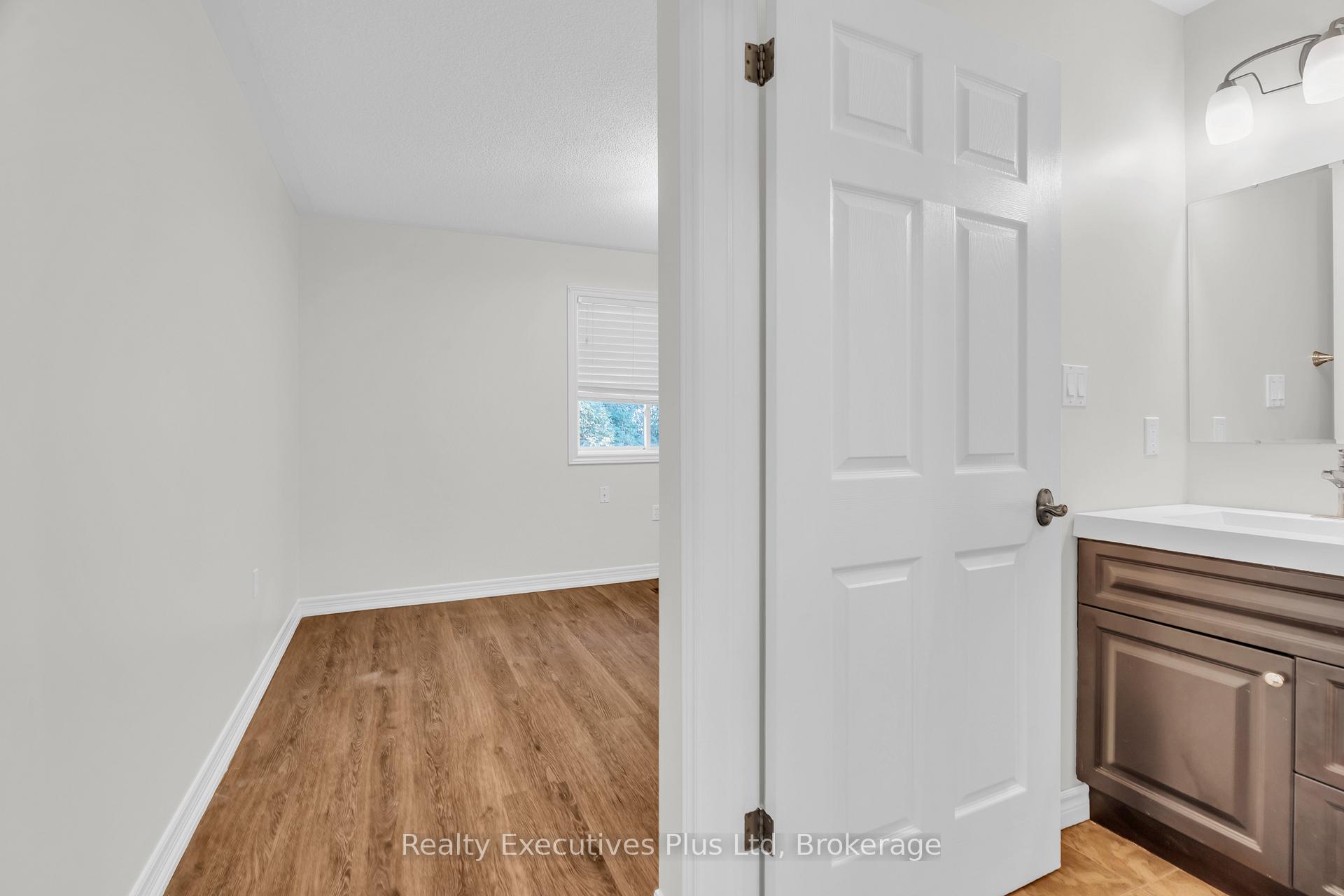 Photo 19 of 18 Sprucehaven Court, Guelph, Village By The Arboretum — HOMEH