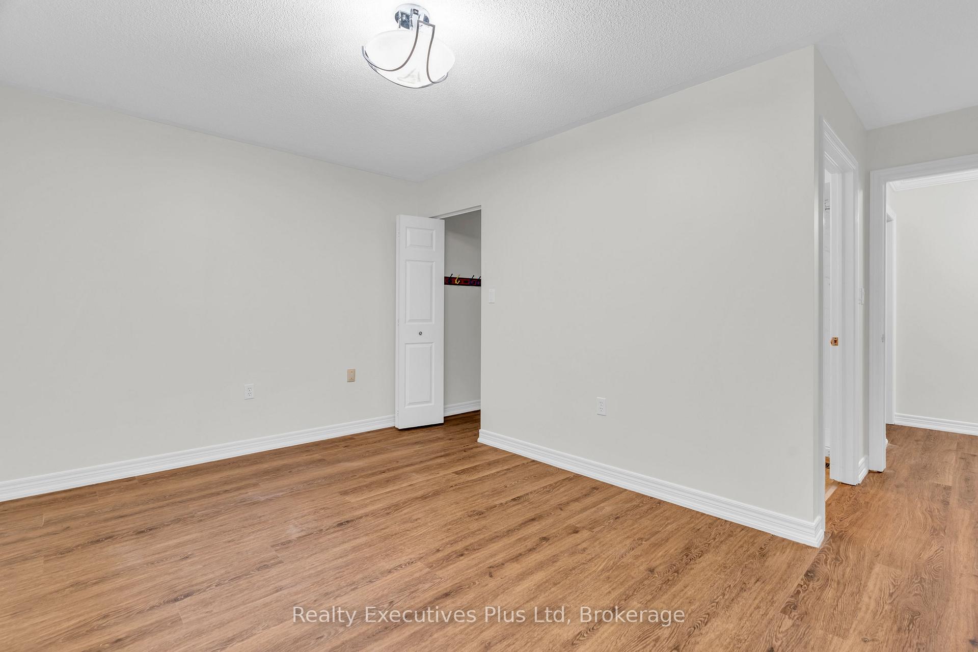 Photo 21 of 18 Sprucehaven Court, Guelph, Village By The Arboretum — HOMEH