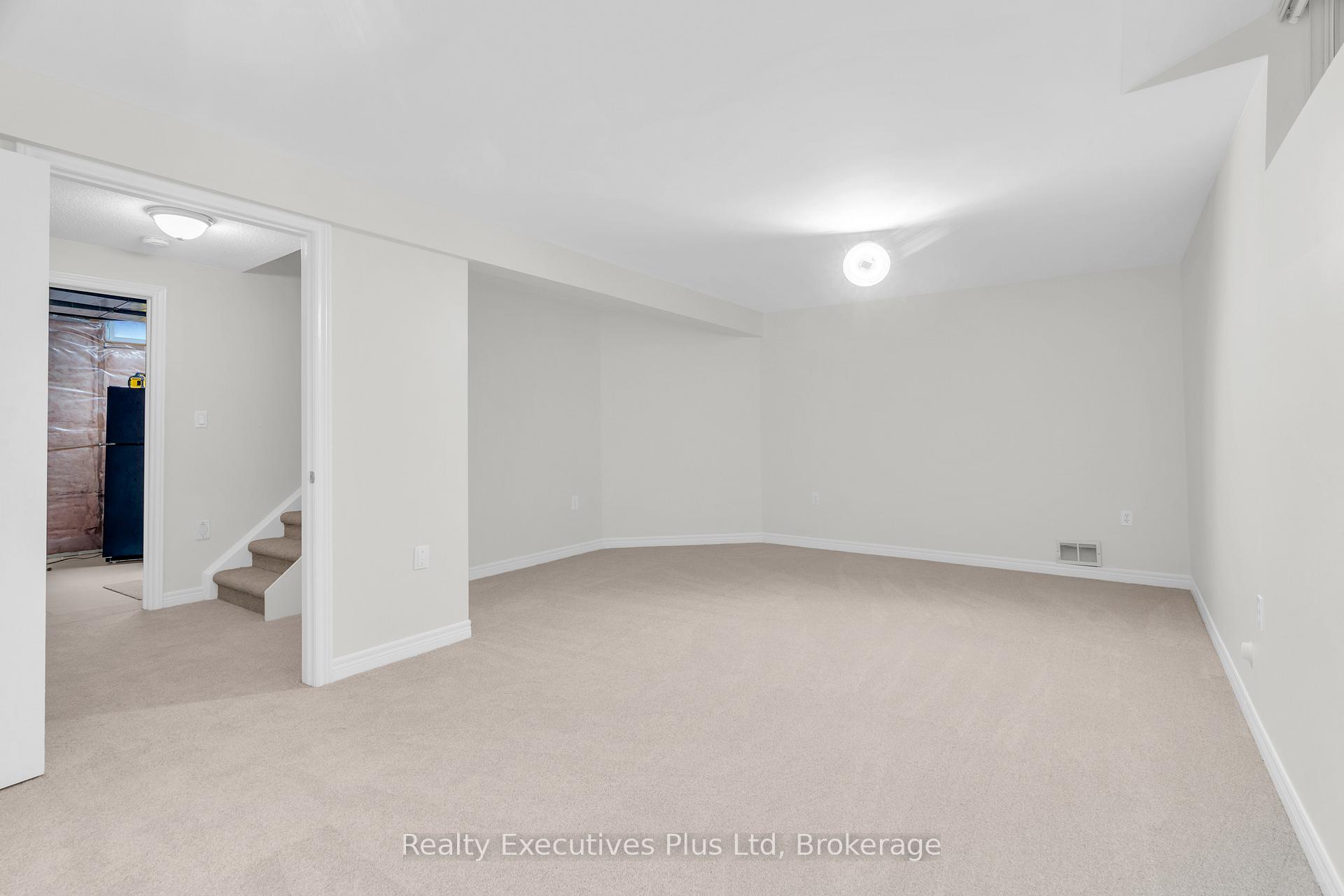 Photo 27 of 18 Sprucehaven Court, Guelph, Village By The Arboretum — HOMEH