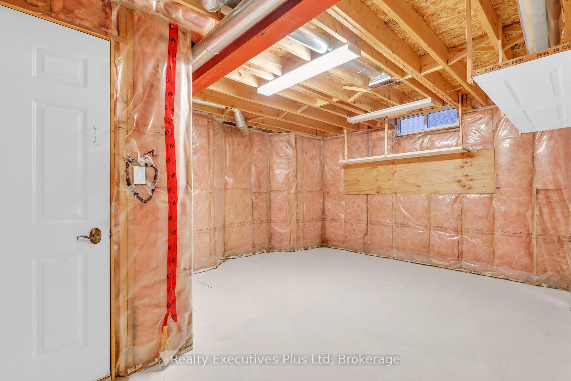 Photo 32 of 18 Sprucehaven Court, Guelph, Village By The Arboretum — HOMEH