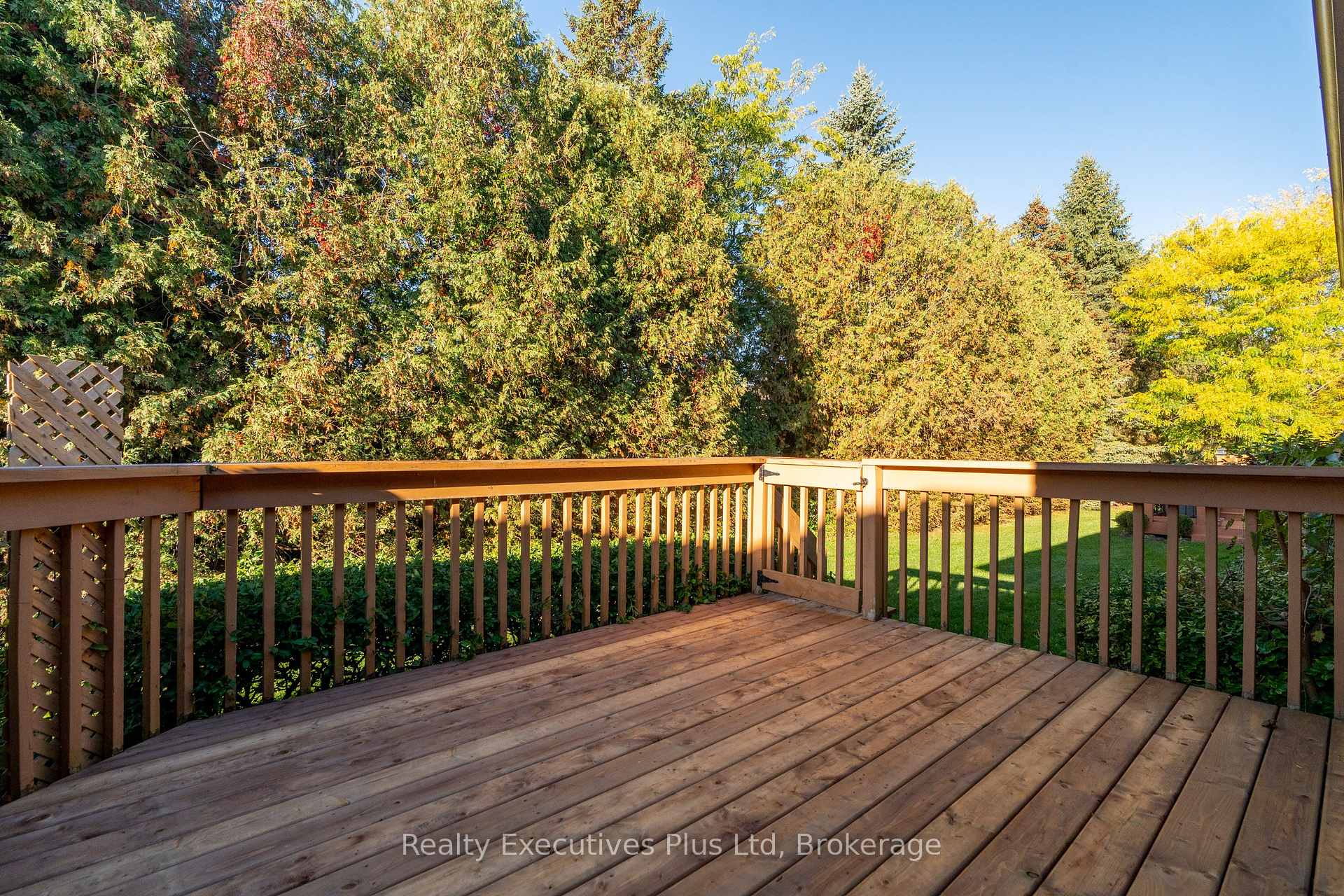 Photo 34 of 18 Sprucehaven Court, Guelph, Village By The Arboretum — HOMEH