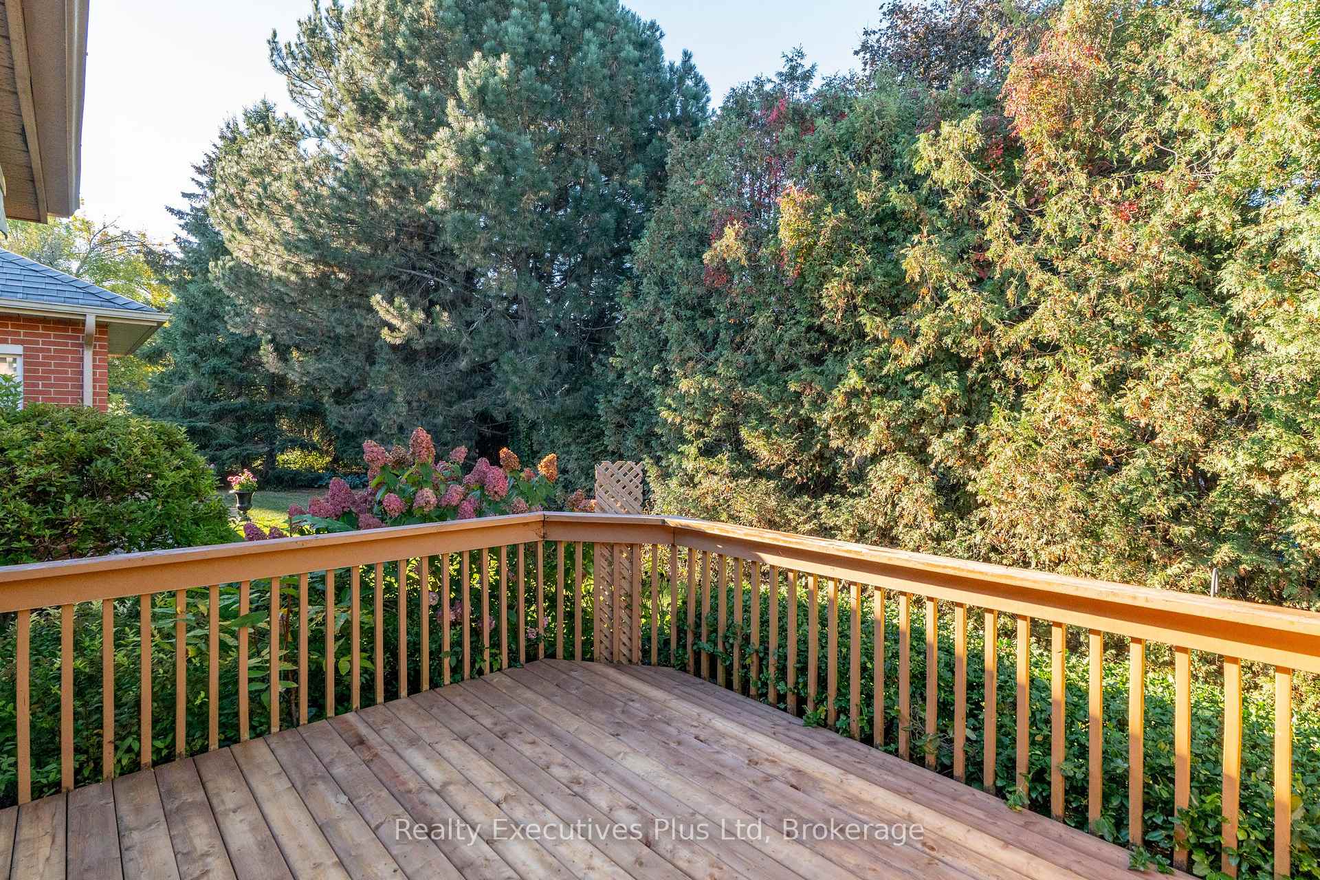 Photo 35 of 18 Sprucehaven Court, Guelph, Village By The Arboretum — HOMEH