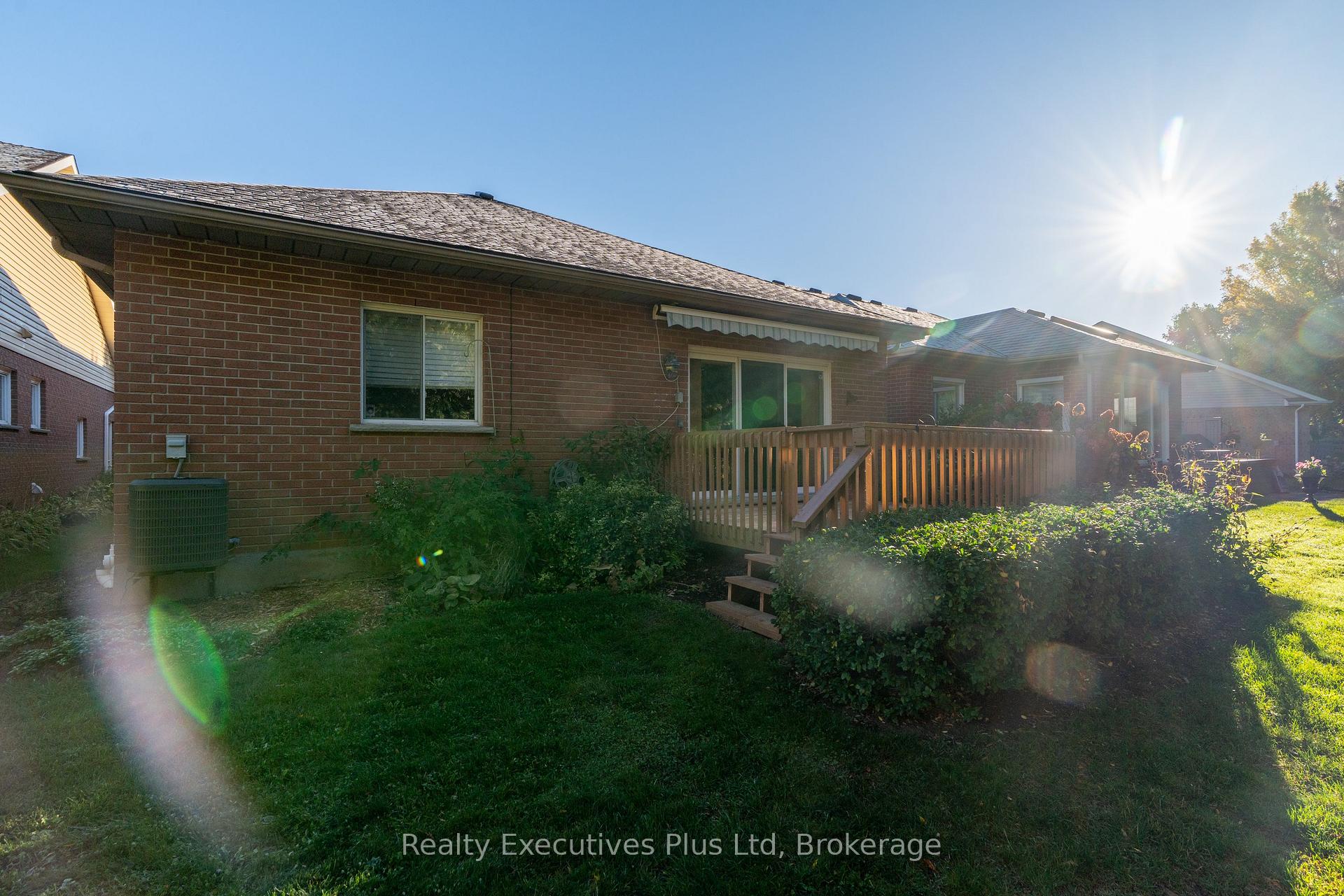 Photo 36 of 18 Sprucehaven Court, Guelph, Village By The Arboretum — HOMEH