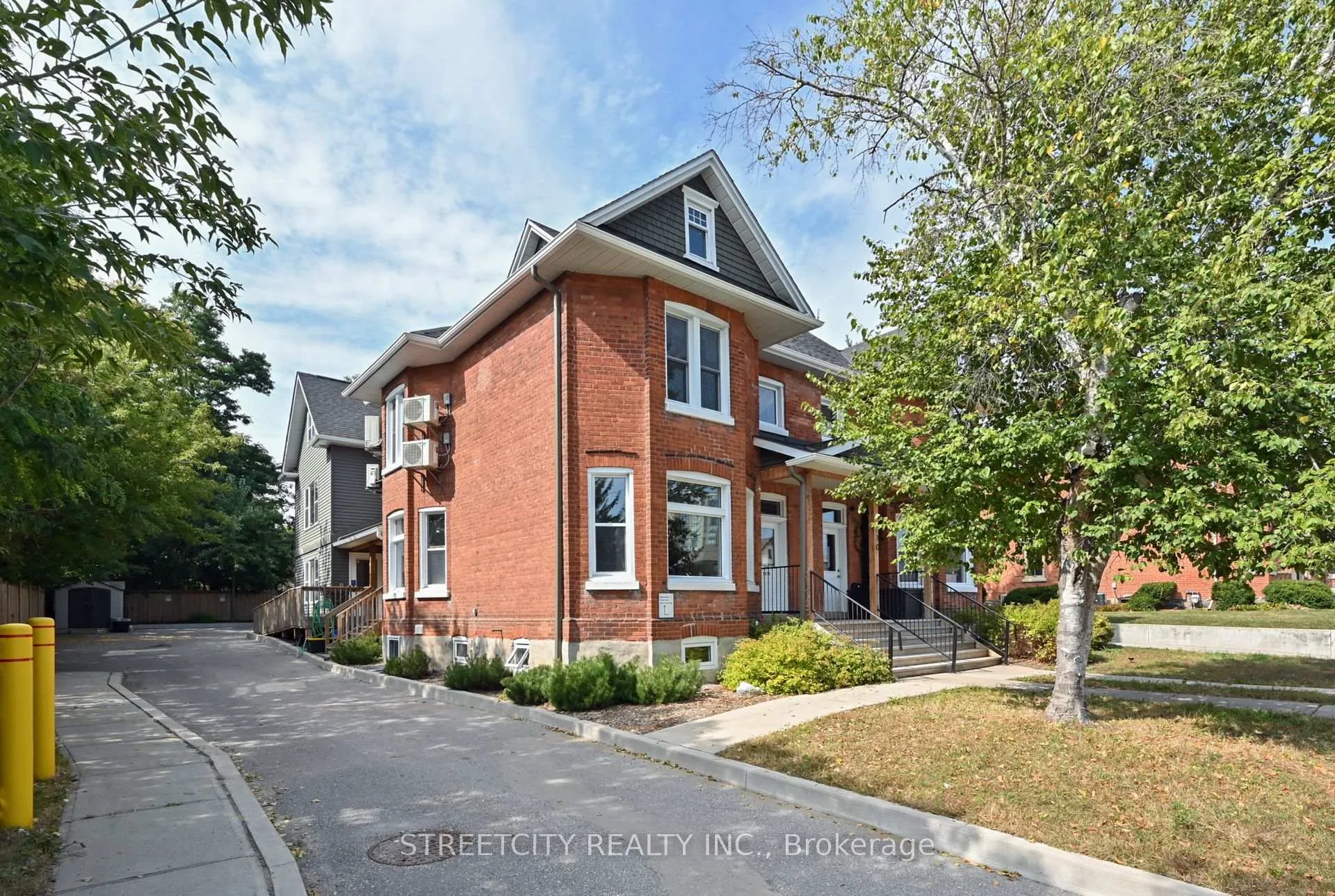 Photo 3 of Unit 201, 170 Bradford Street, Barrie, City Centre — HOMEH
