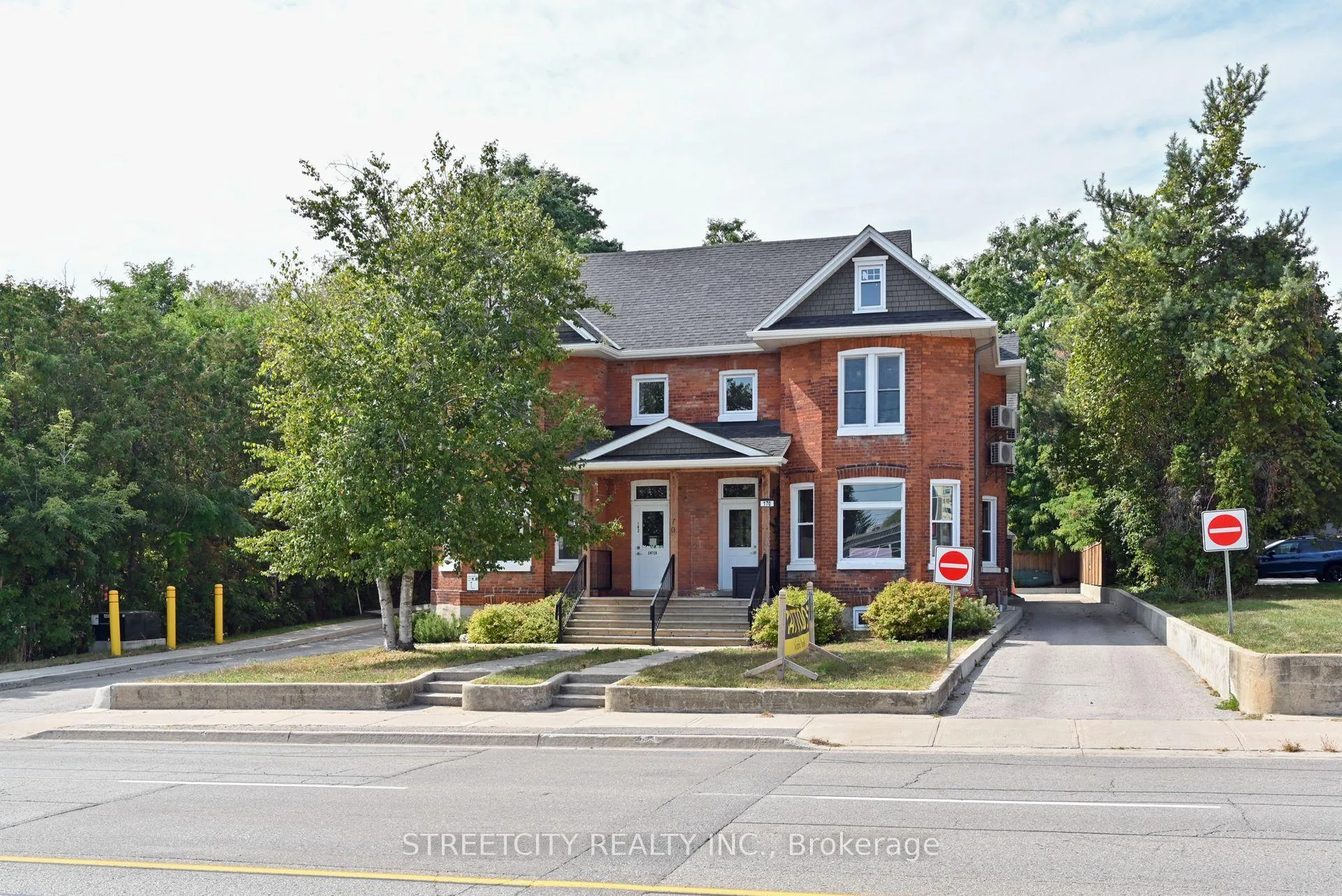 Photo 4 of Unit 201, 170 Bradford Street, Barrie, City Centre — HOMEH