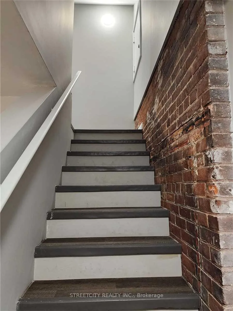 Photo 15 of Unit 201, 170 Bradford Street, Barrie, City Centre — HOMEH