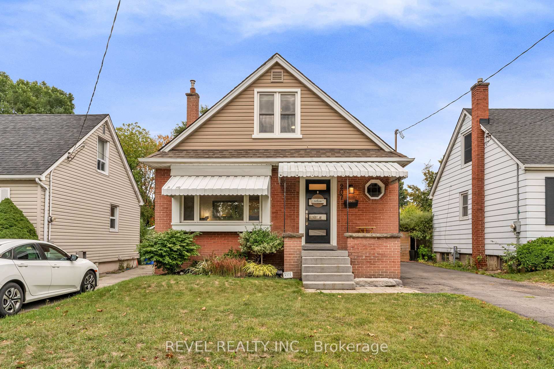 Photo 4 of 207 Auburn Avenue, Hamilton, Bartonville — HOMEH