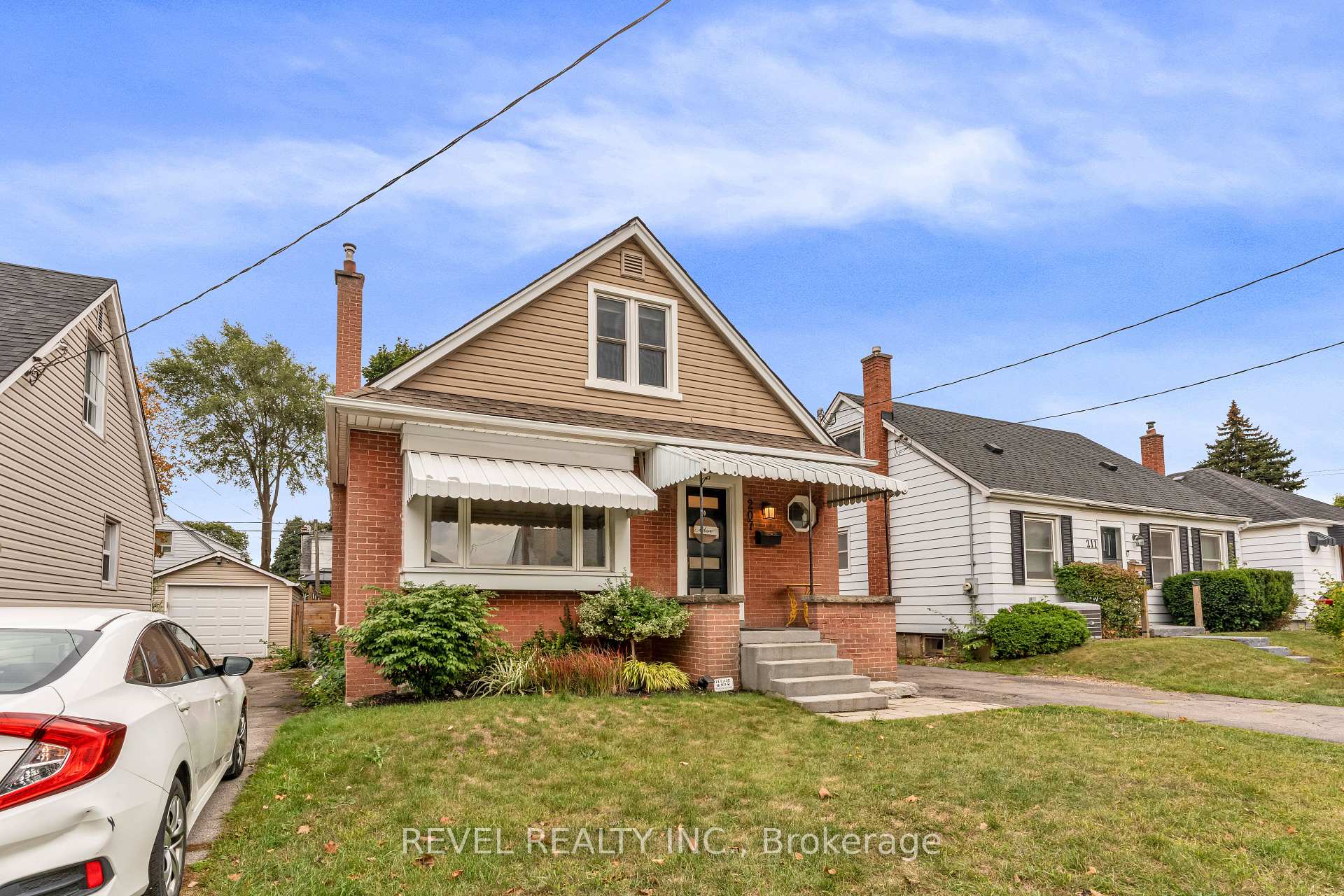 Photo 5 of 207 Auburn Avenue, Hamilton, Bartonville — HOMEH