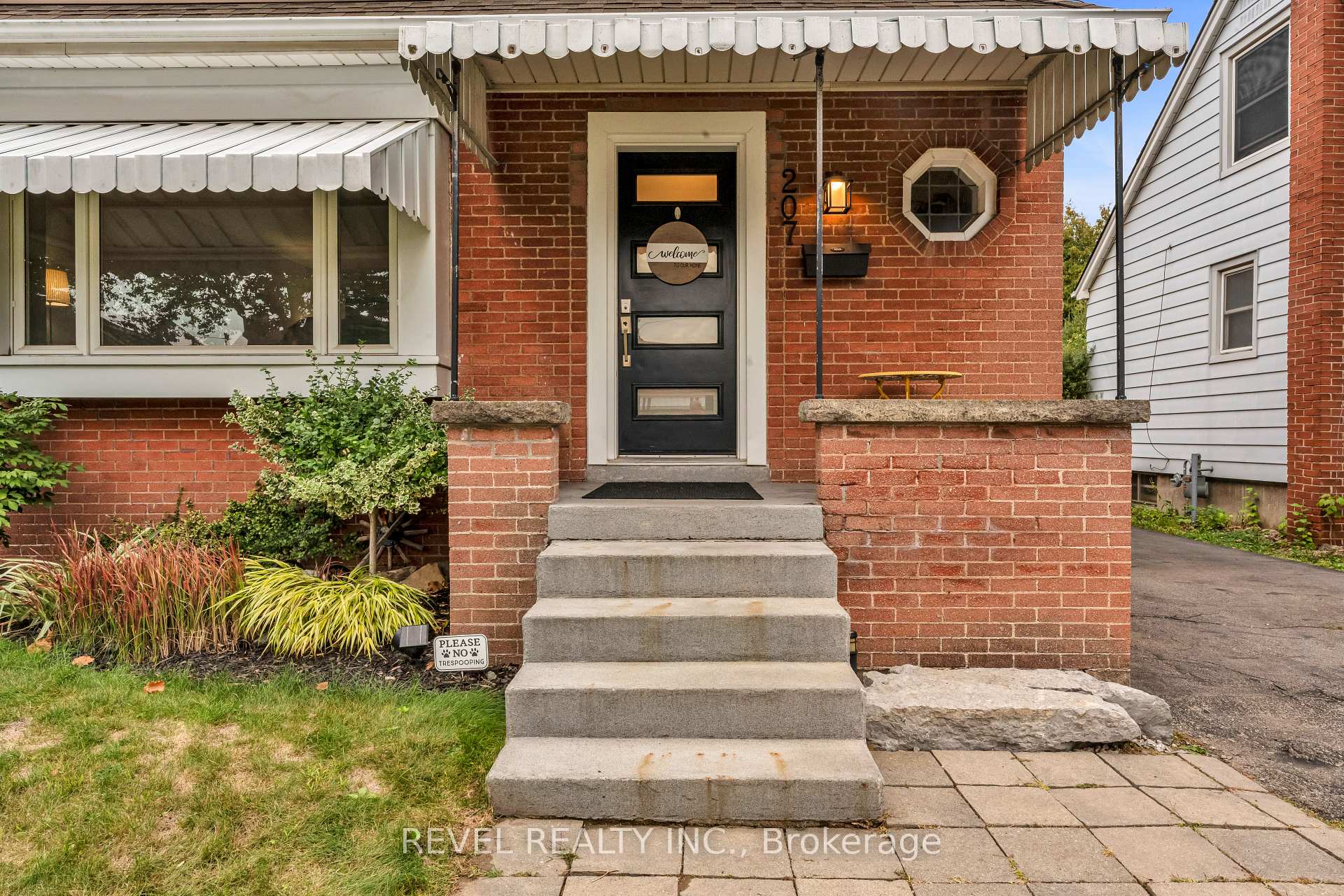 Photo 6 of 207 Auburn Avenue, Hamilton, Bartonville — HOMEH