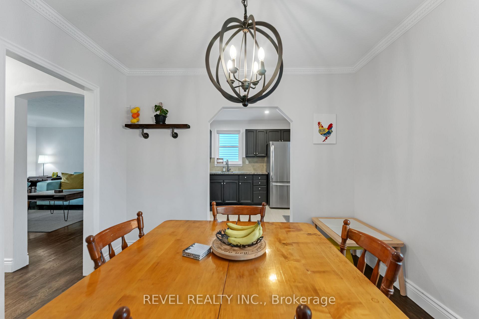 Photo 7 of 207 Auburn Avenue, Hamilton, Bartonville — HOMEH