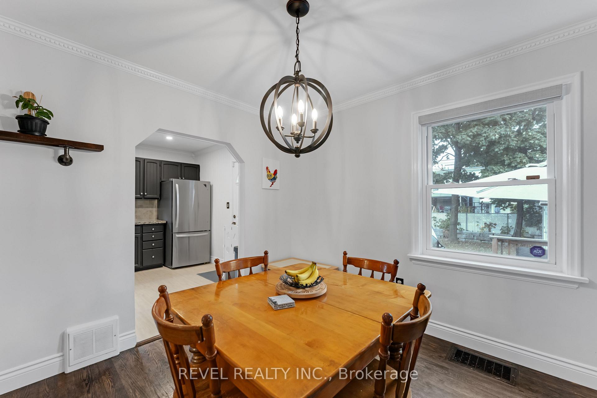 Photo 8 of 207 Auburn Avenue, Hamilton, Bartonville — HOMEH