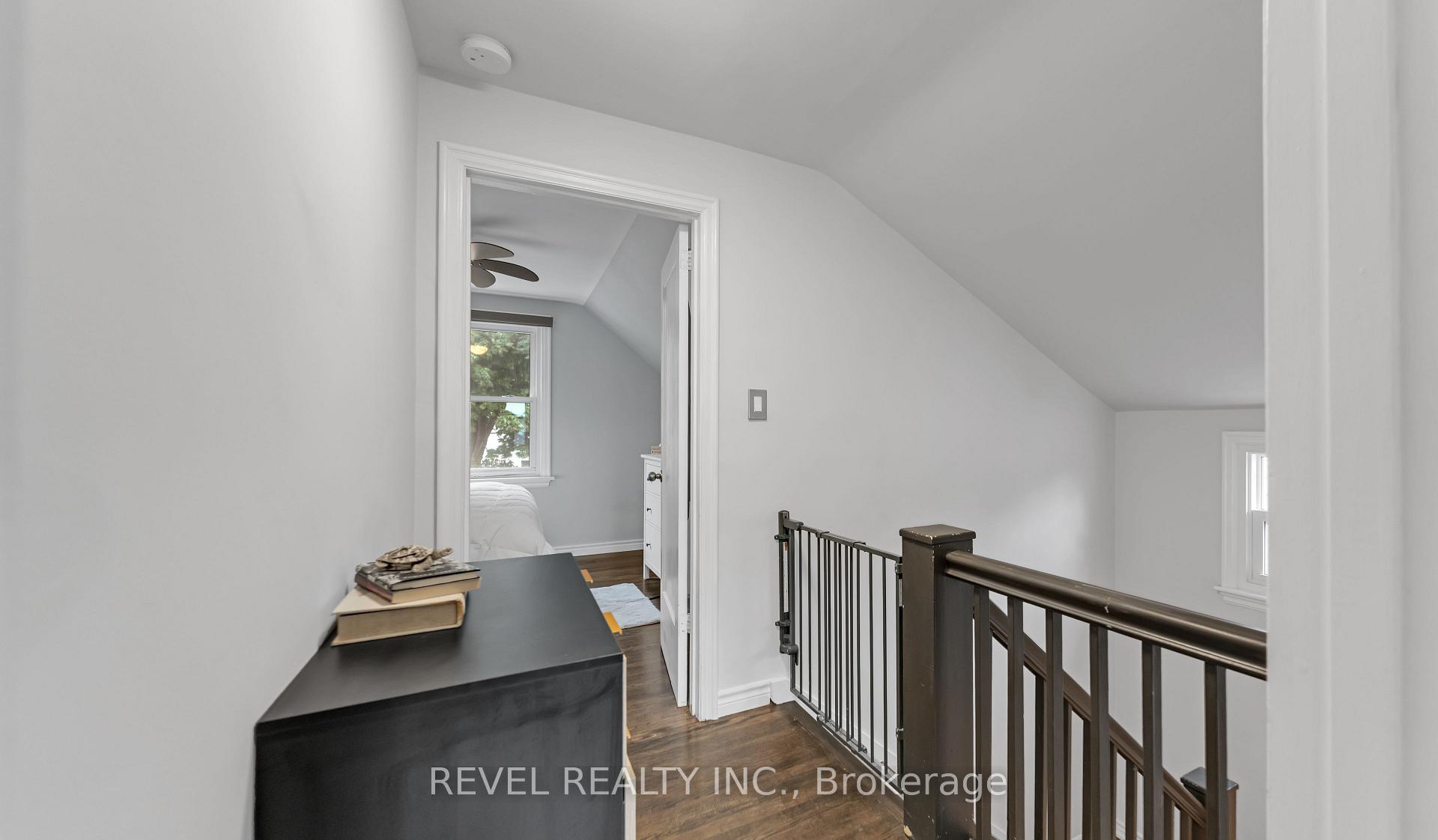 Photo 11 of 207 Auburn Avenue, Hamilton, Bartonville — HOMEH