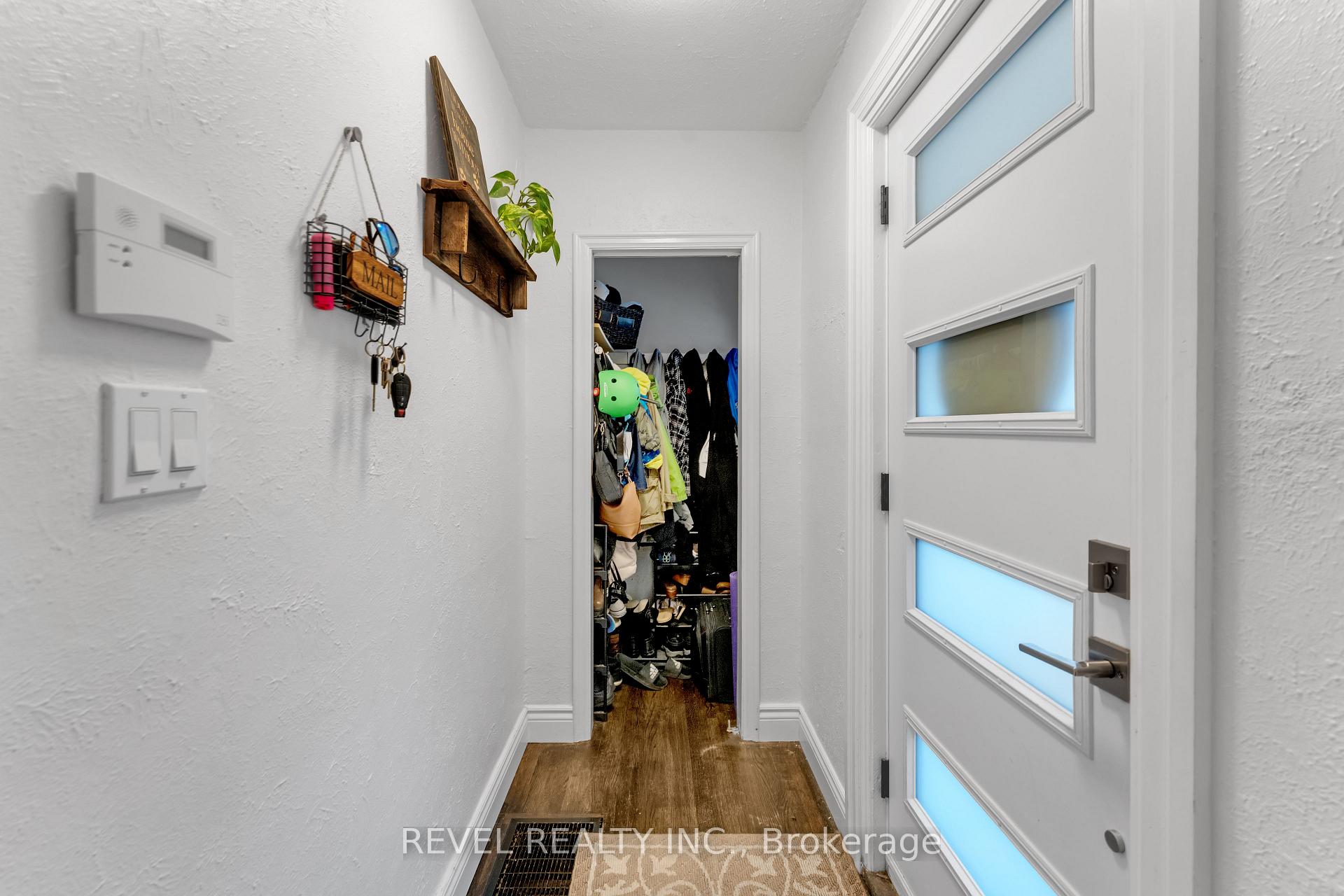 Photo 12 of 207 Auburn Avenue, Hamilton, Bartonville — HOMEH