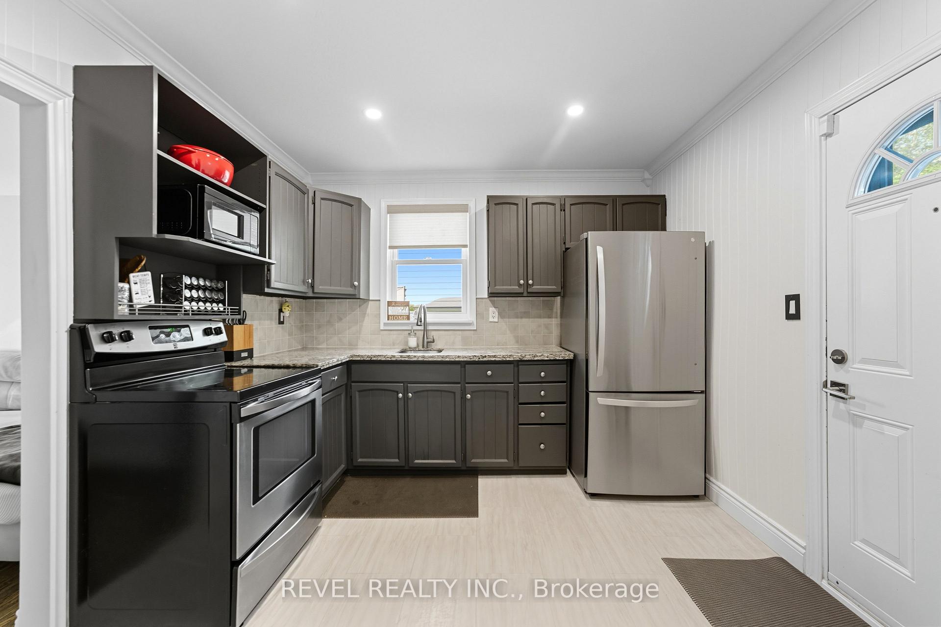 Photo 16 of 207 Auburn Avenue, Hamilton, Bartonville — HOMEH