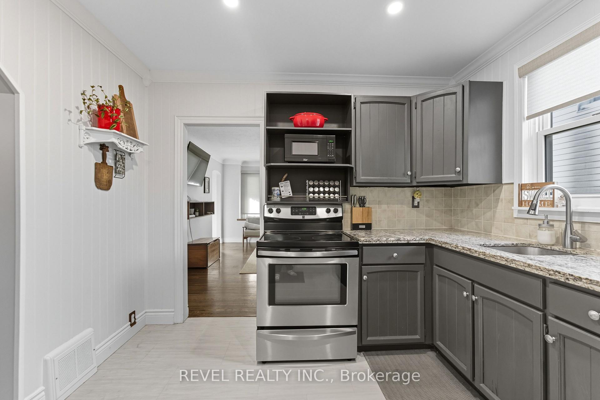 Photo 18 of 207 Auburn Avenue, Hamilton, Bartonville — HOMEH