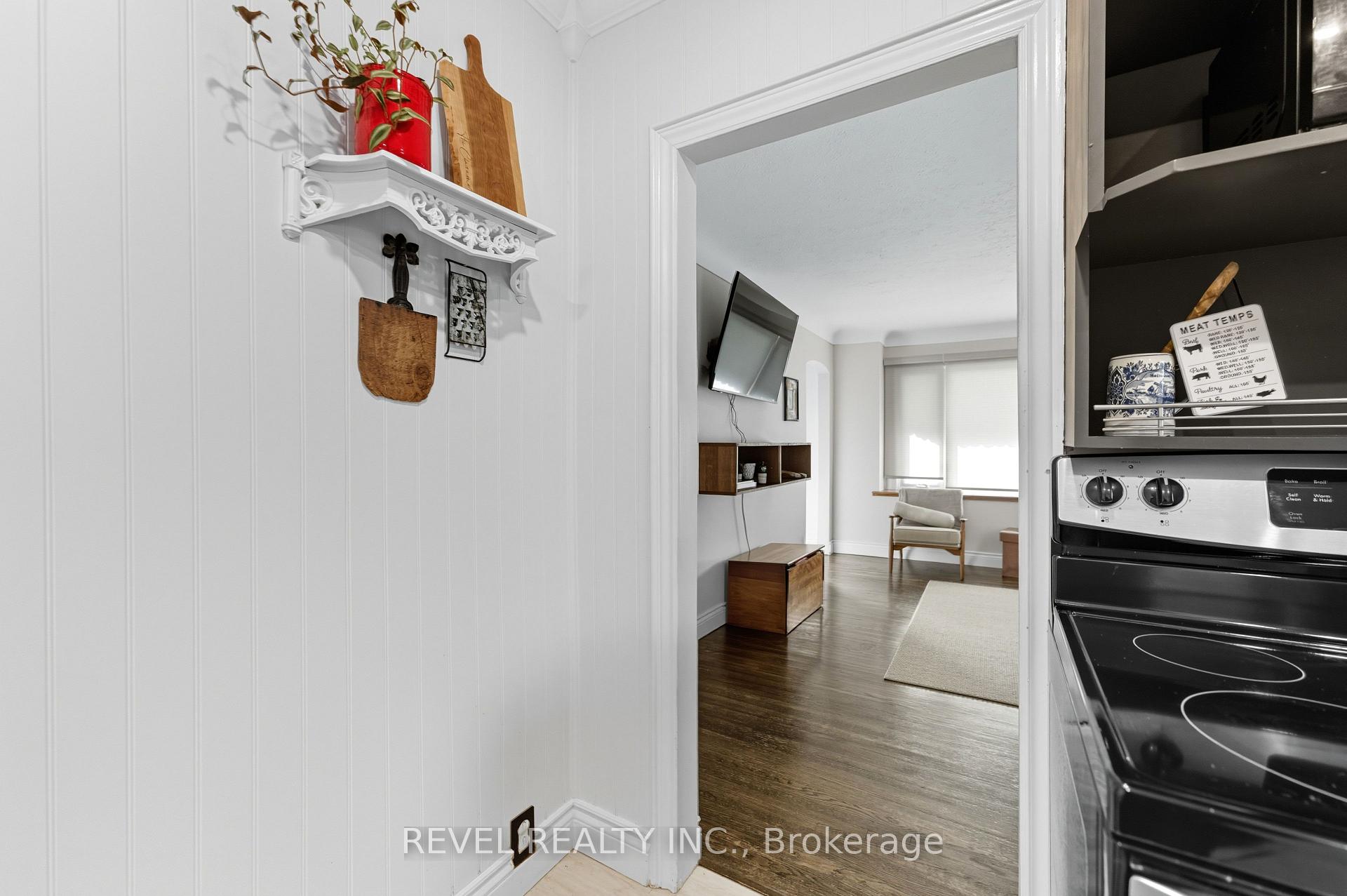 Photo 19 of 207 Auburn Avenue, Hamilton, Bartonville — HOMEH