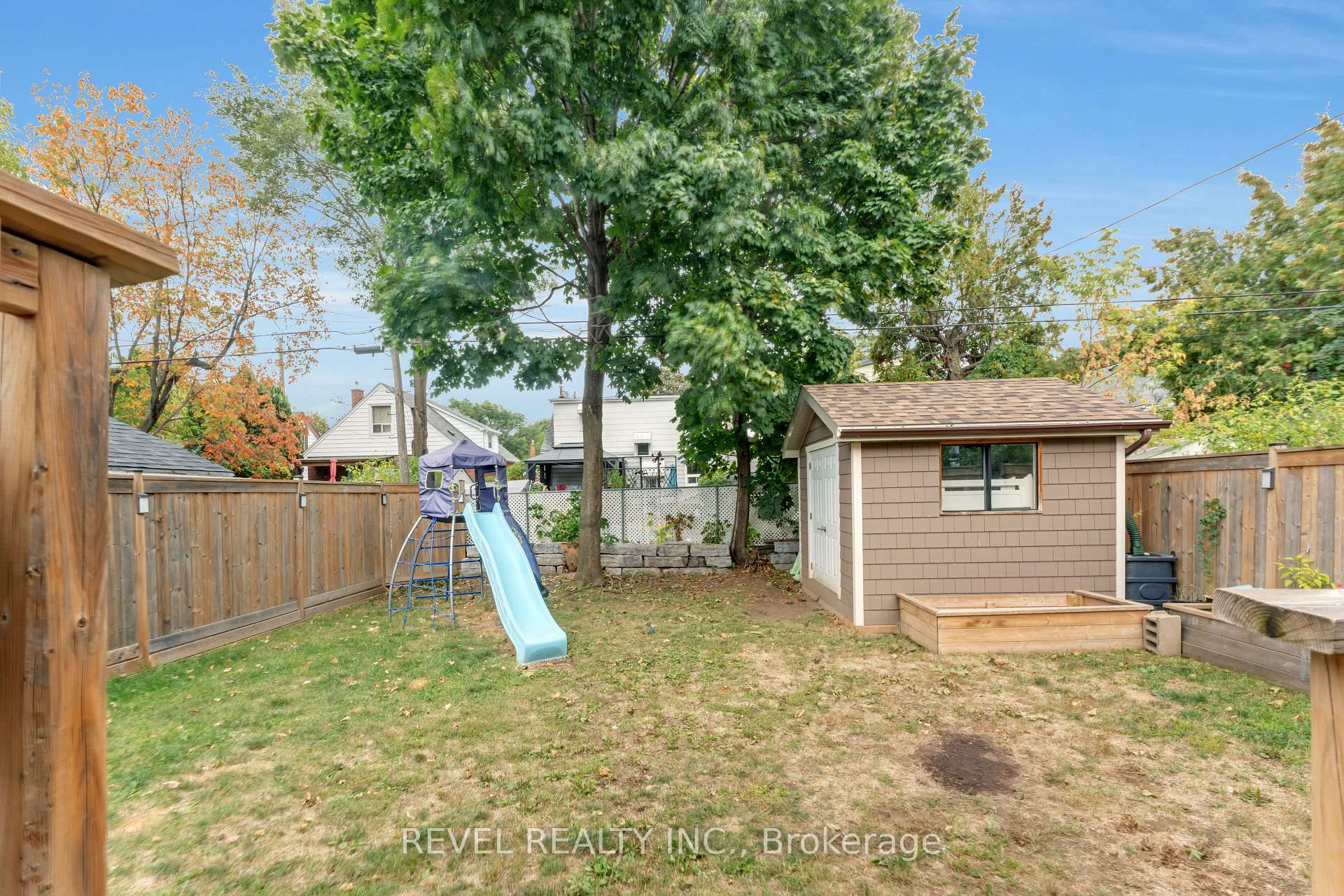 Photo 36 of 207 Auburn Avenue, Hamilton, Bartonville — HOMEH