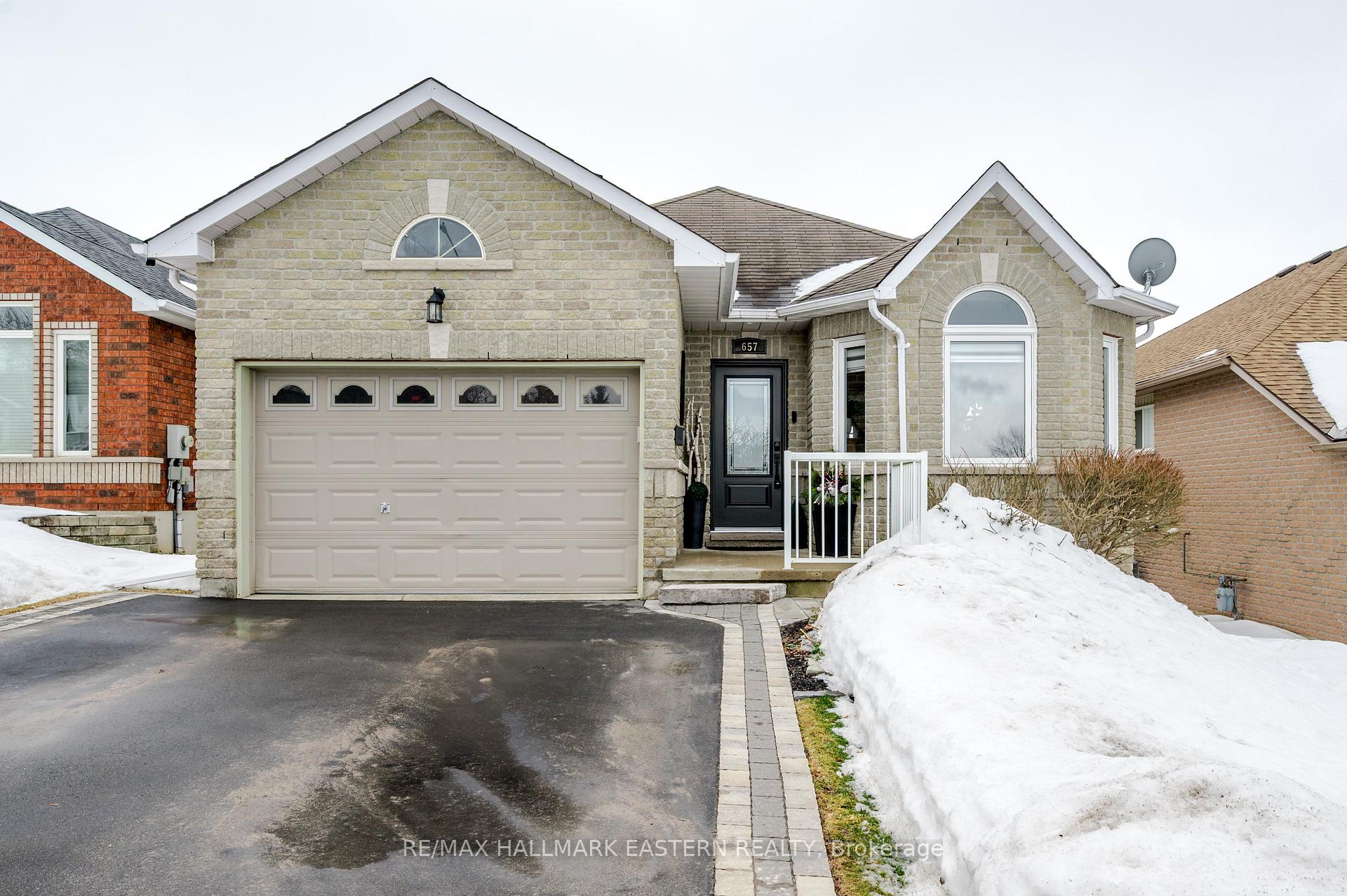 Photo 2 of 657 Trailview Drive, Peterborough, Ashburnham Ward 4 — HOMEH