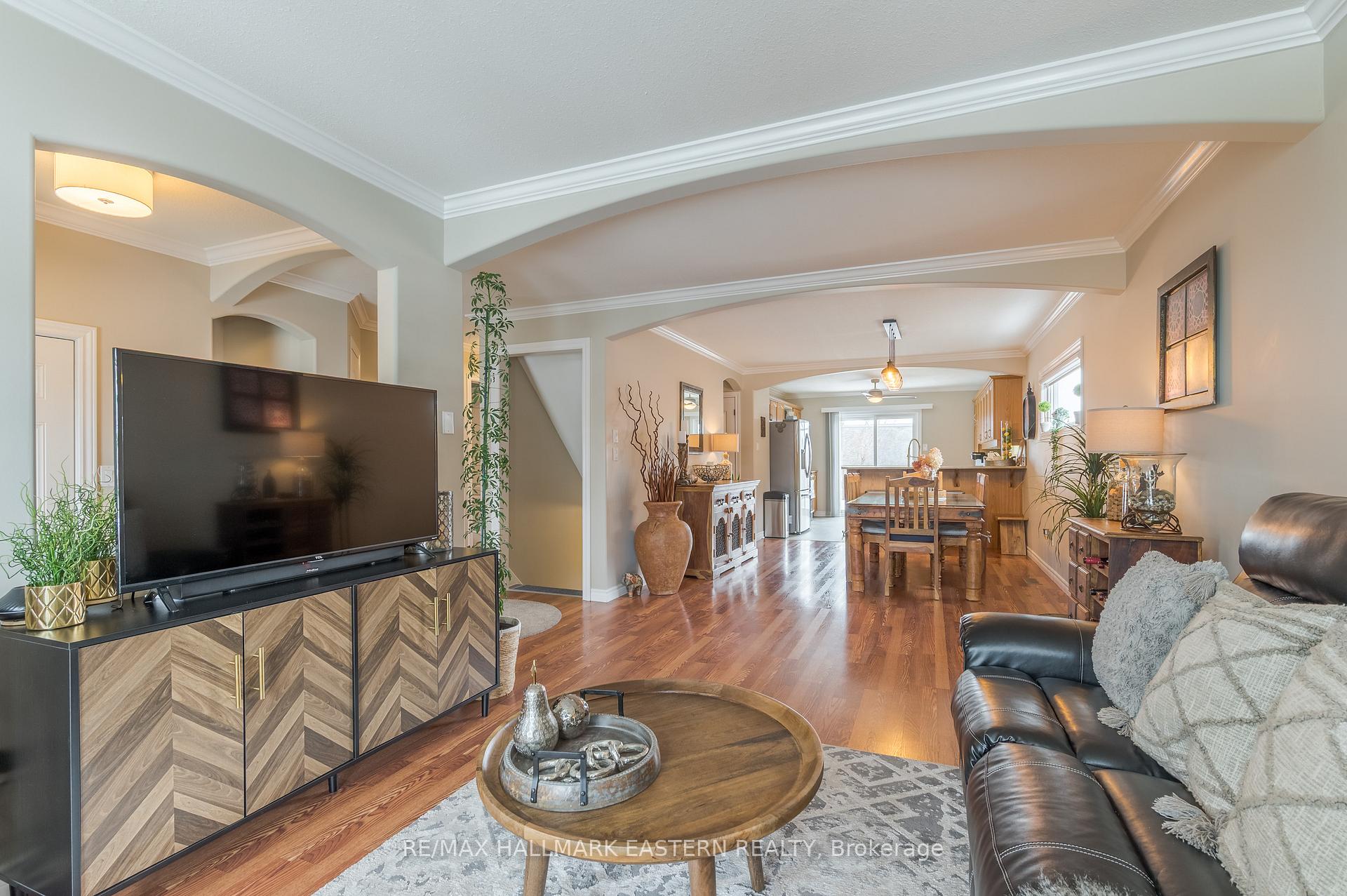 Photo 11 of 657 Trailview Drive, Peterborough, Ashburnham Ward 4 — HOMEH