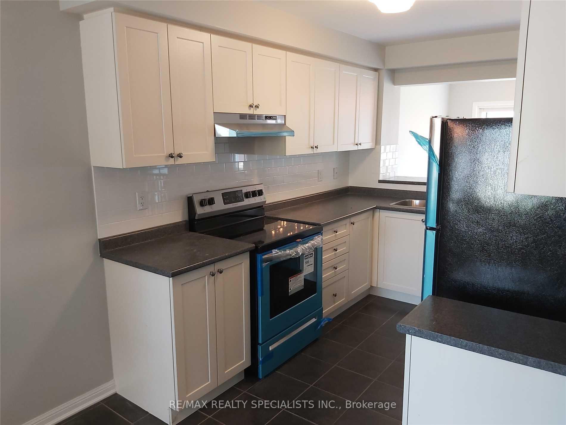 Photo 2 of 271 Mortimer Crescent, Milton, Harrison — HOMEH